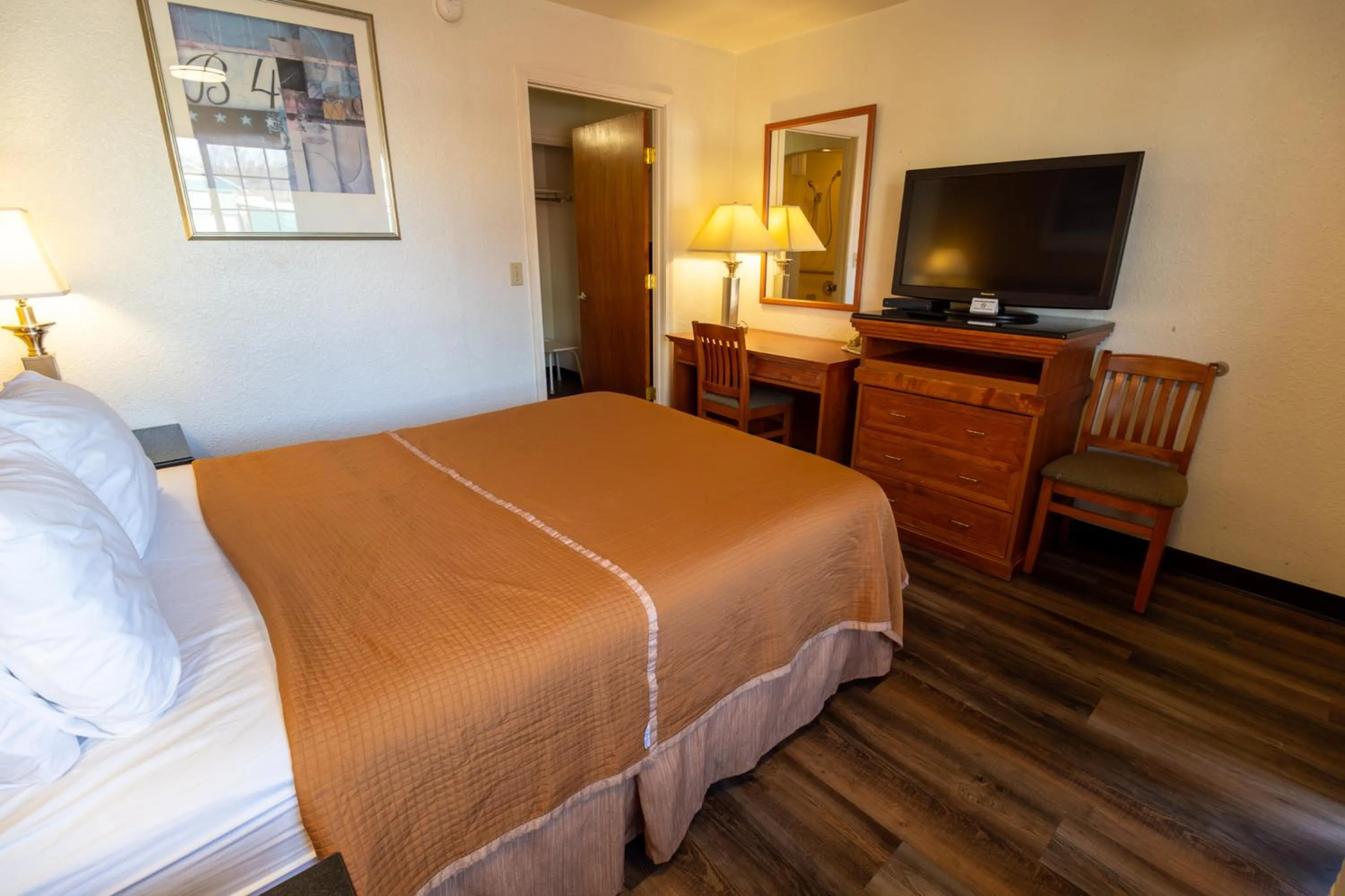 Bedroom, Bed in Hotel Inn Pendleton I-84