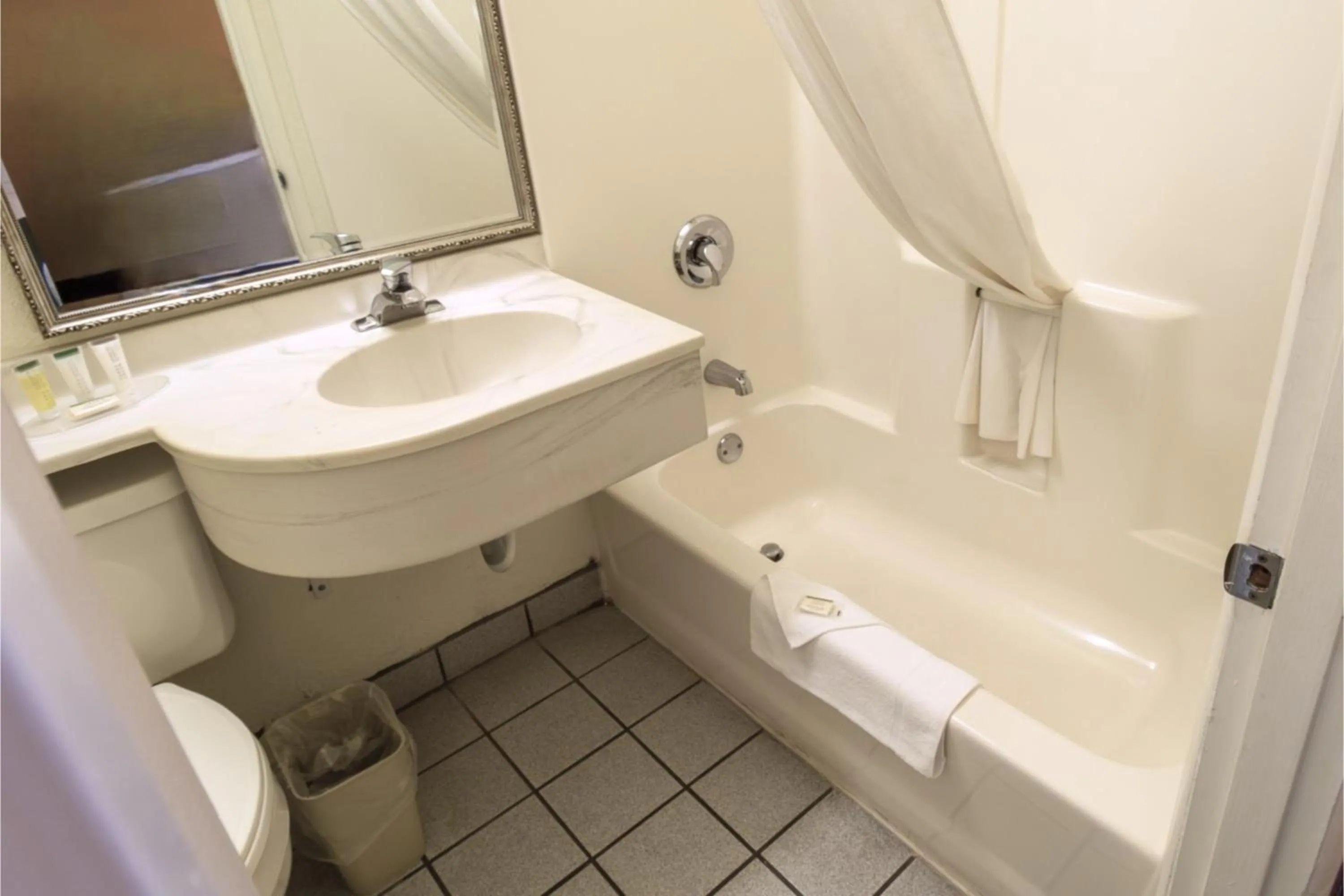 Bathroom in Hotel Inn Pendleton I-84