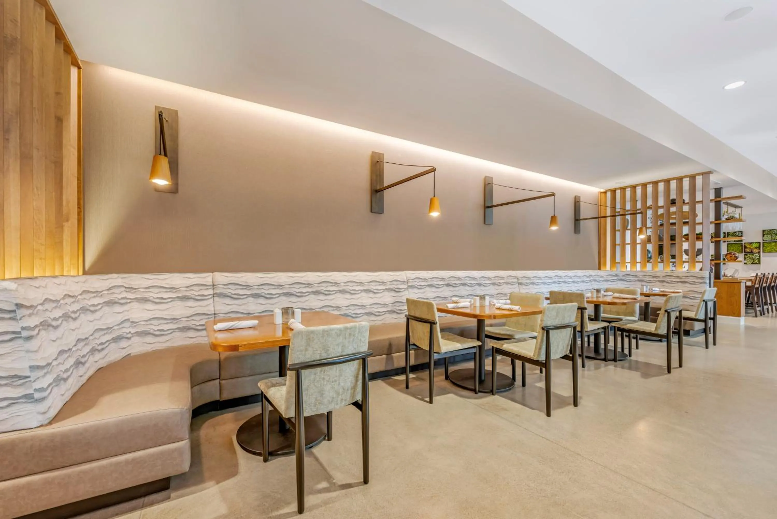 Restaurant/places to eat in Cambria Hotel Portland - Pearl District