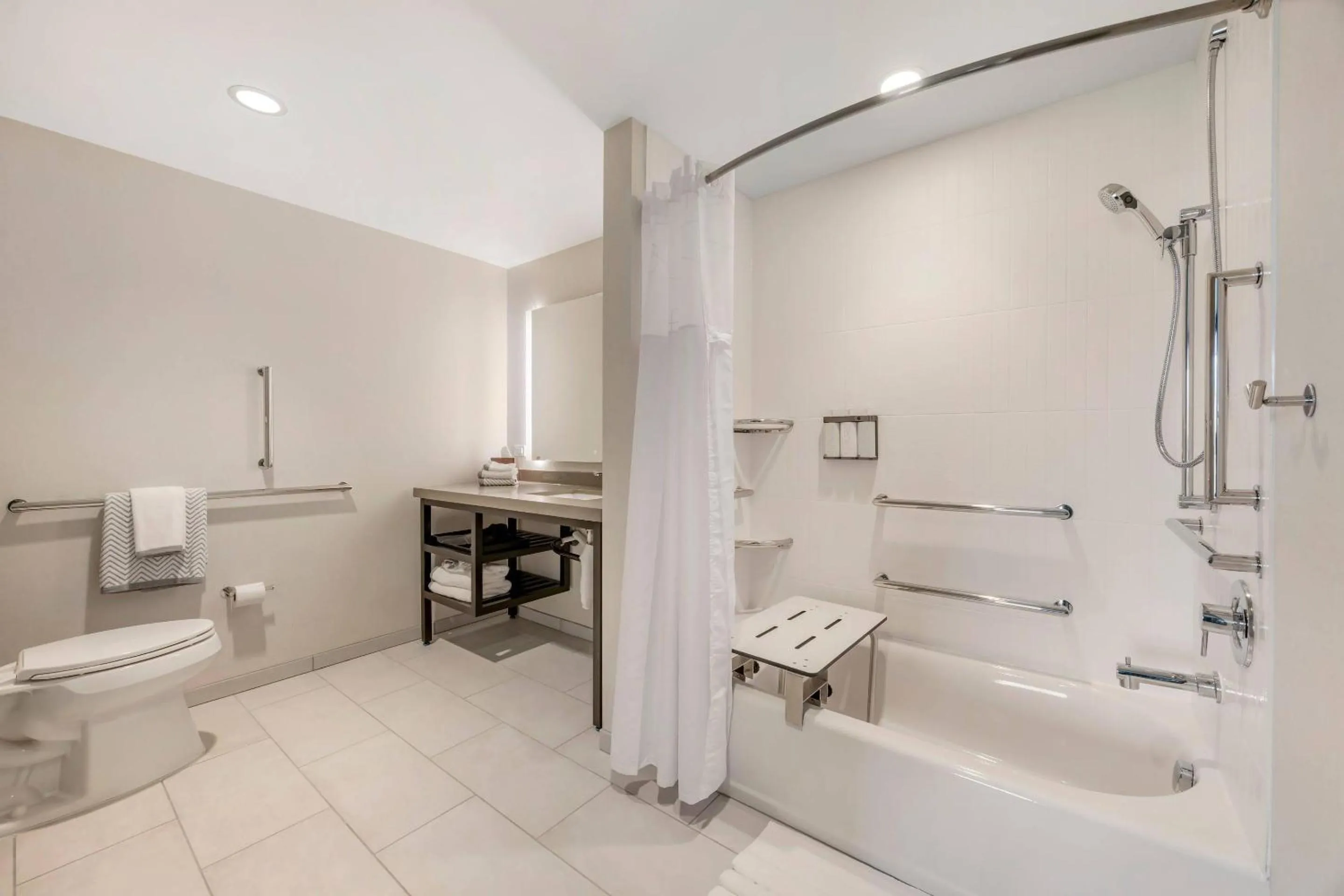 Bedroom in Cambria Hotel Portland - Pearl District