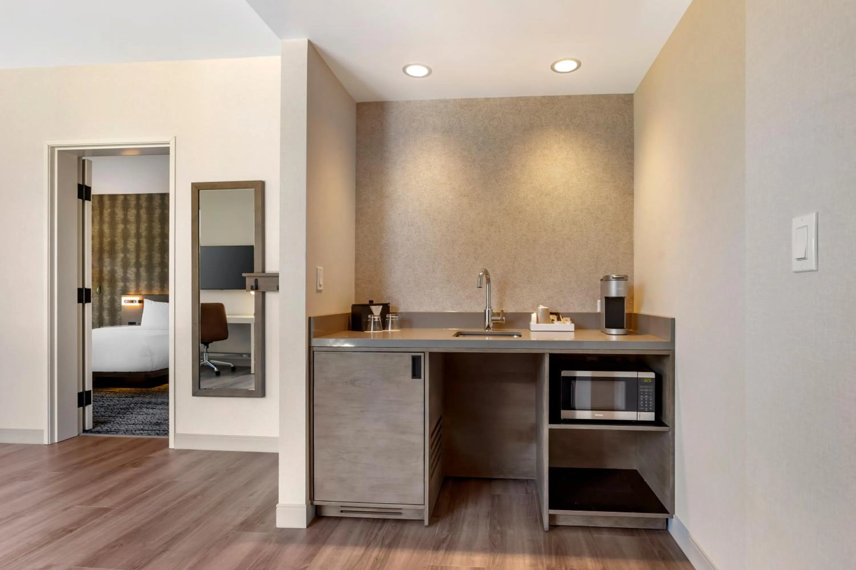 Living room, Bed in Cambria Hotel Portland - Pearl District