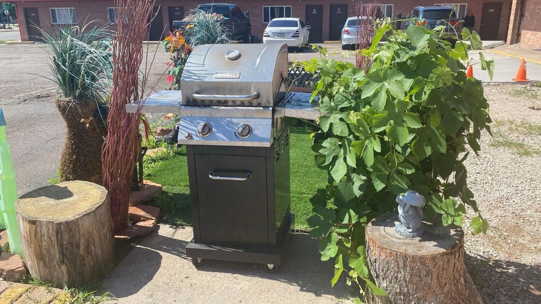 BBQ facilities in Hotel O Englewood-South Denver CO