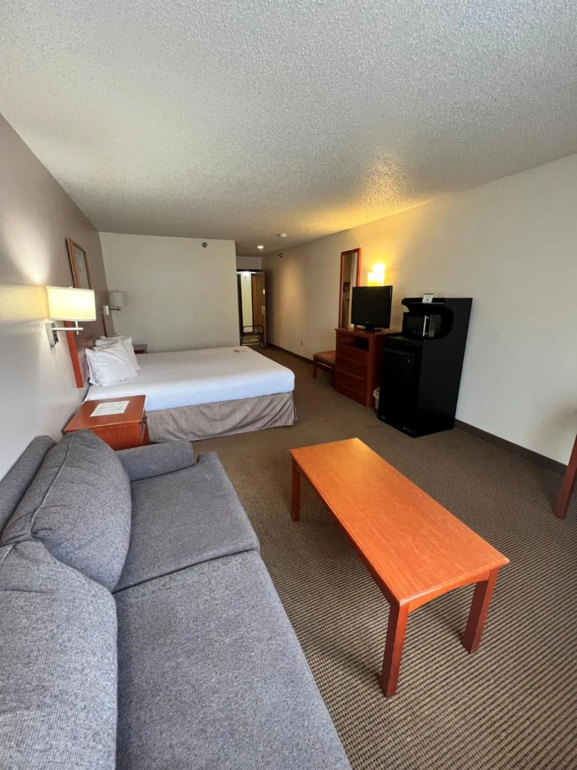 Seating area, Bed in Serena Inn & Suites