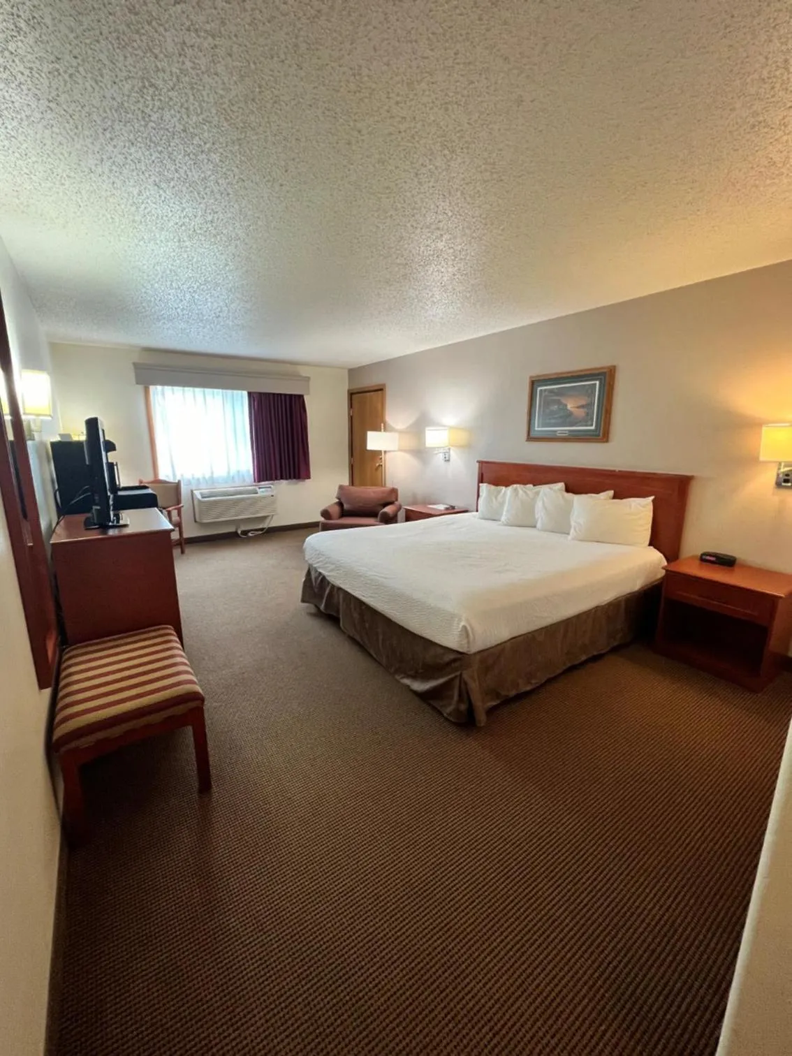 Serena Inn & Suites