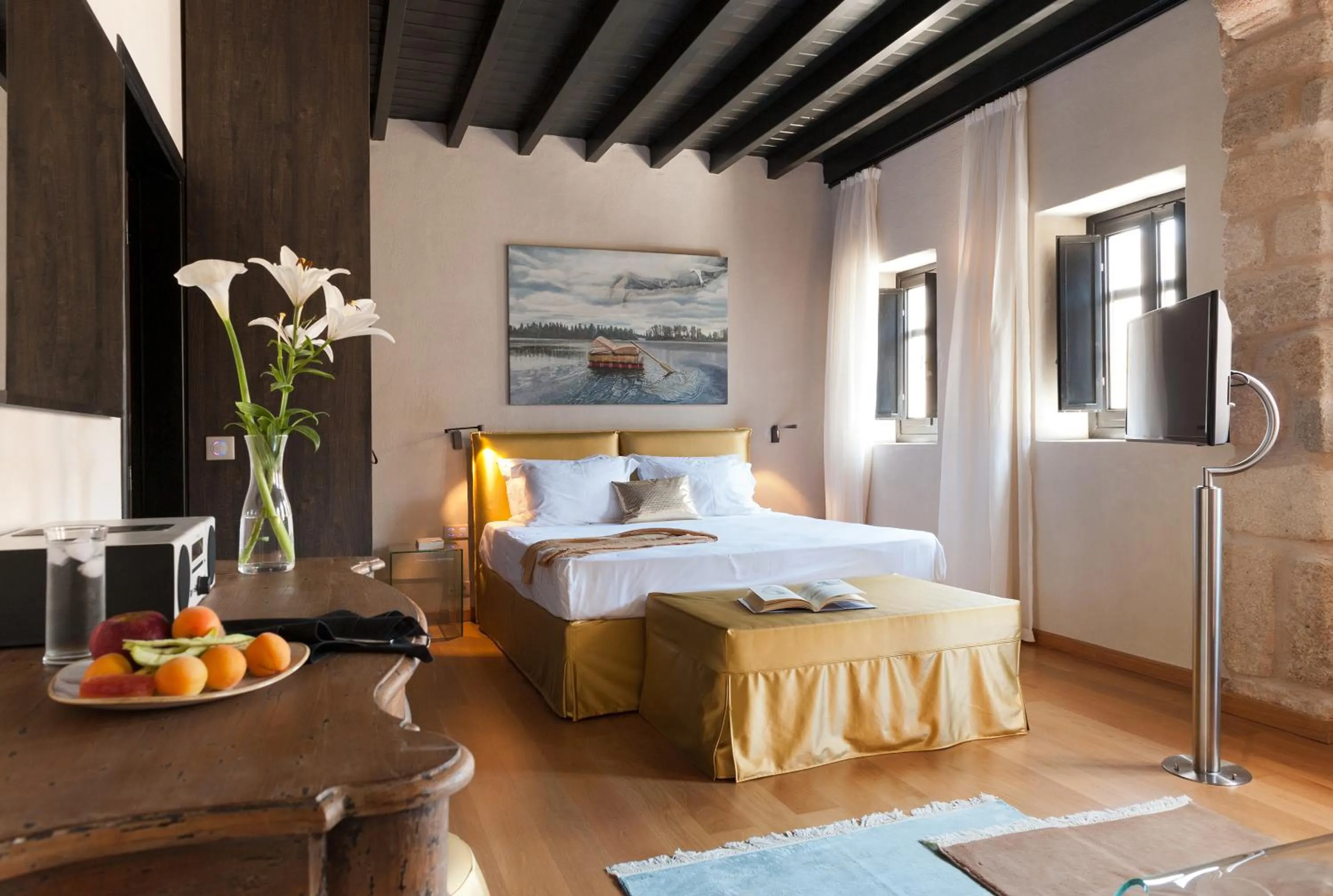 Photo of the whole room, Bed in Allegory Boutique Hotel