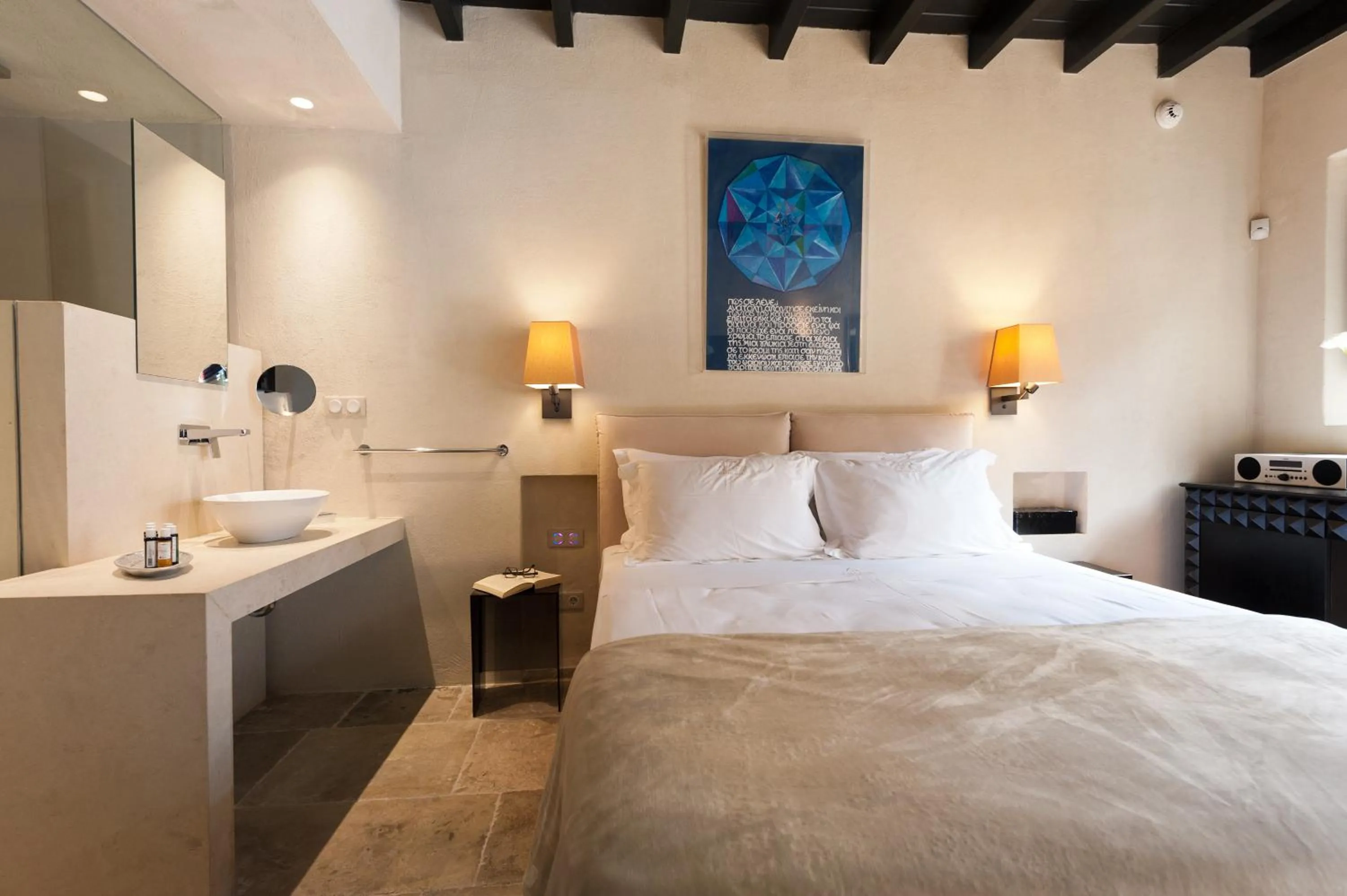 Photo of the whole room, Bed in Allegory Boutique Hotel