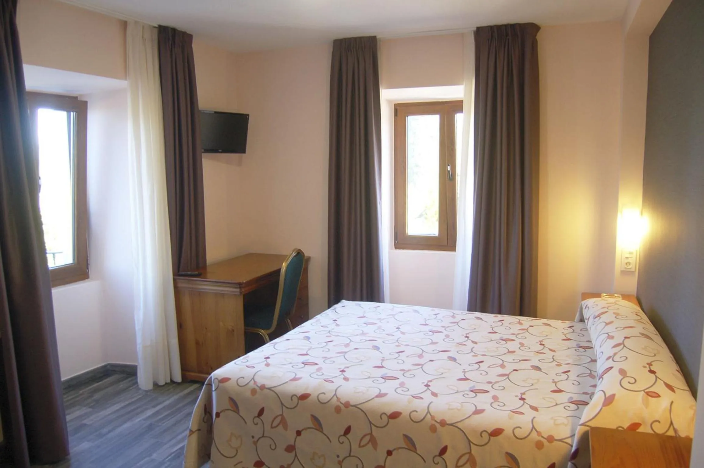 Day, Bed in Hotel Lupa