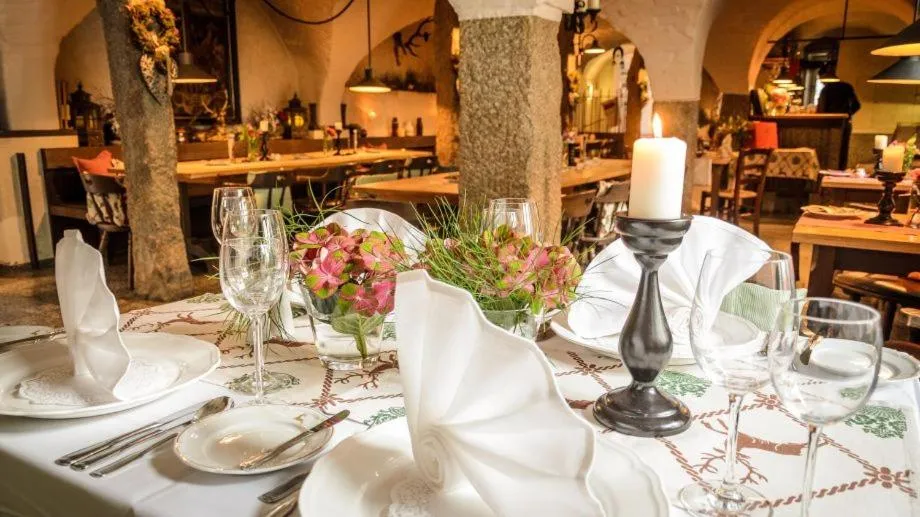 Restaurant/places to eat in Akzent Hotel Goldner Hirsch