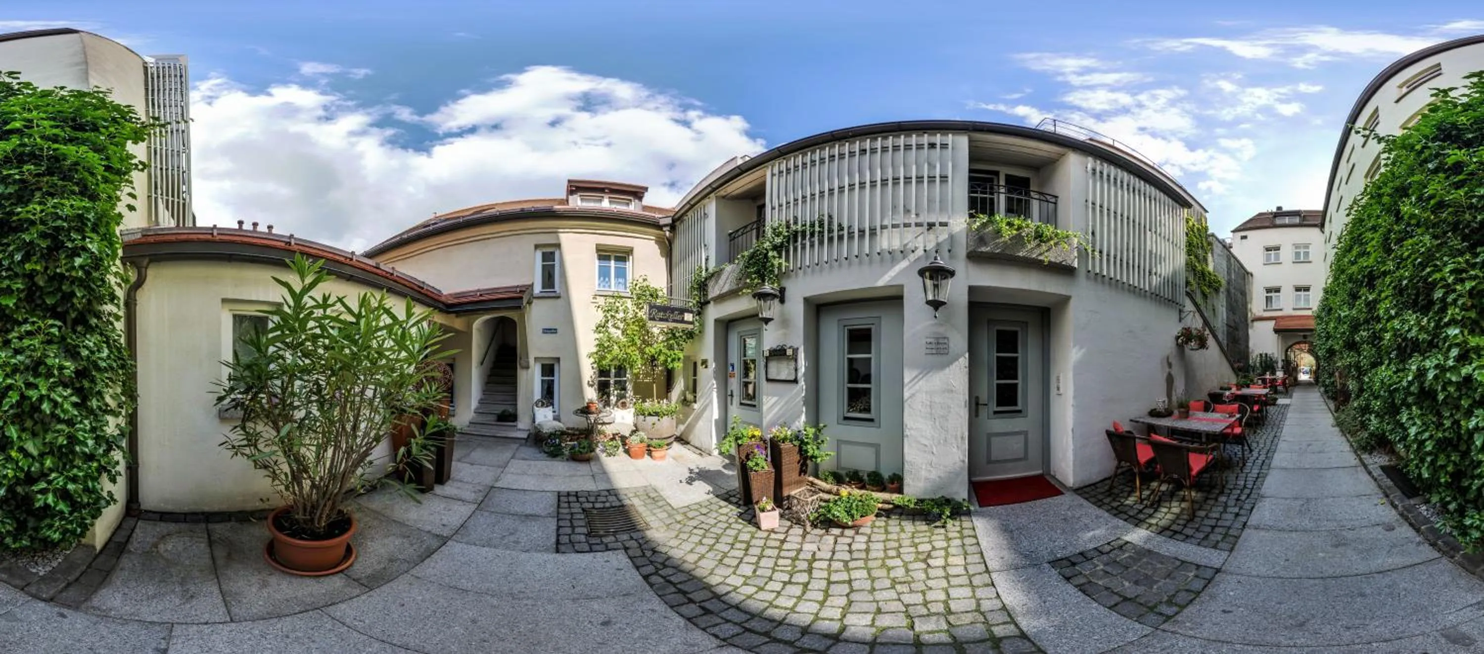 Patio in Akzent Hotel Goldner Hirsch