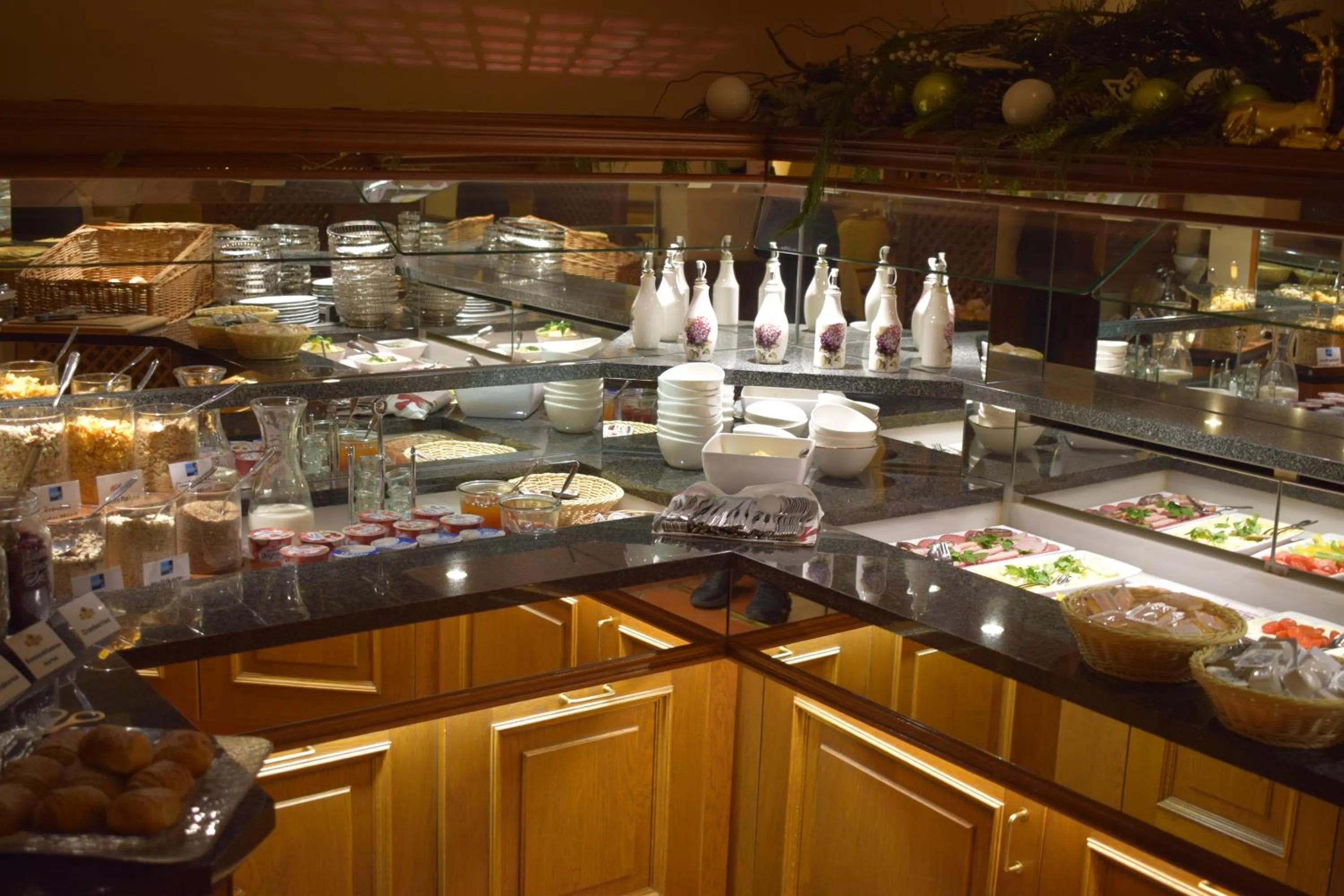 Buffet breakfast in Akzent Hotel Goldner Hirsch