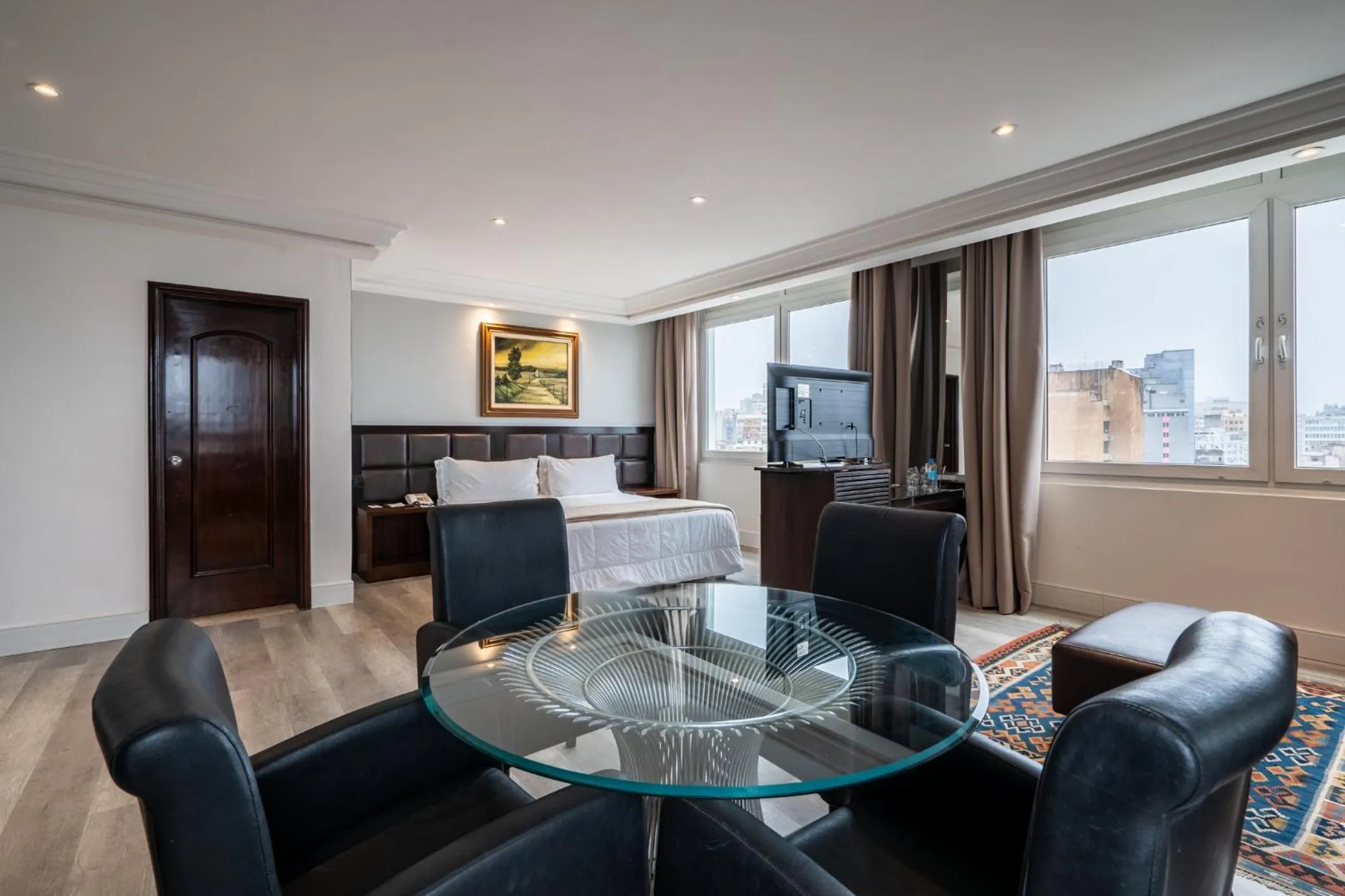 TV and multimedia in Plaza São Rafael Hotel