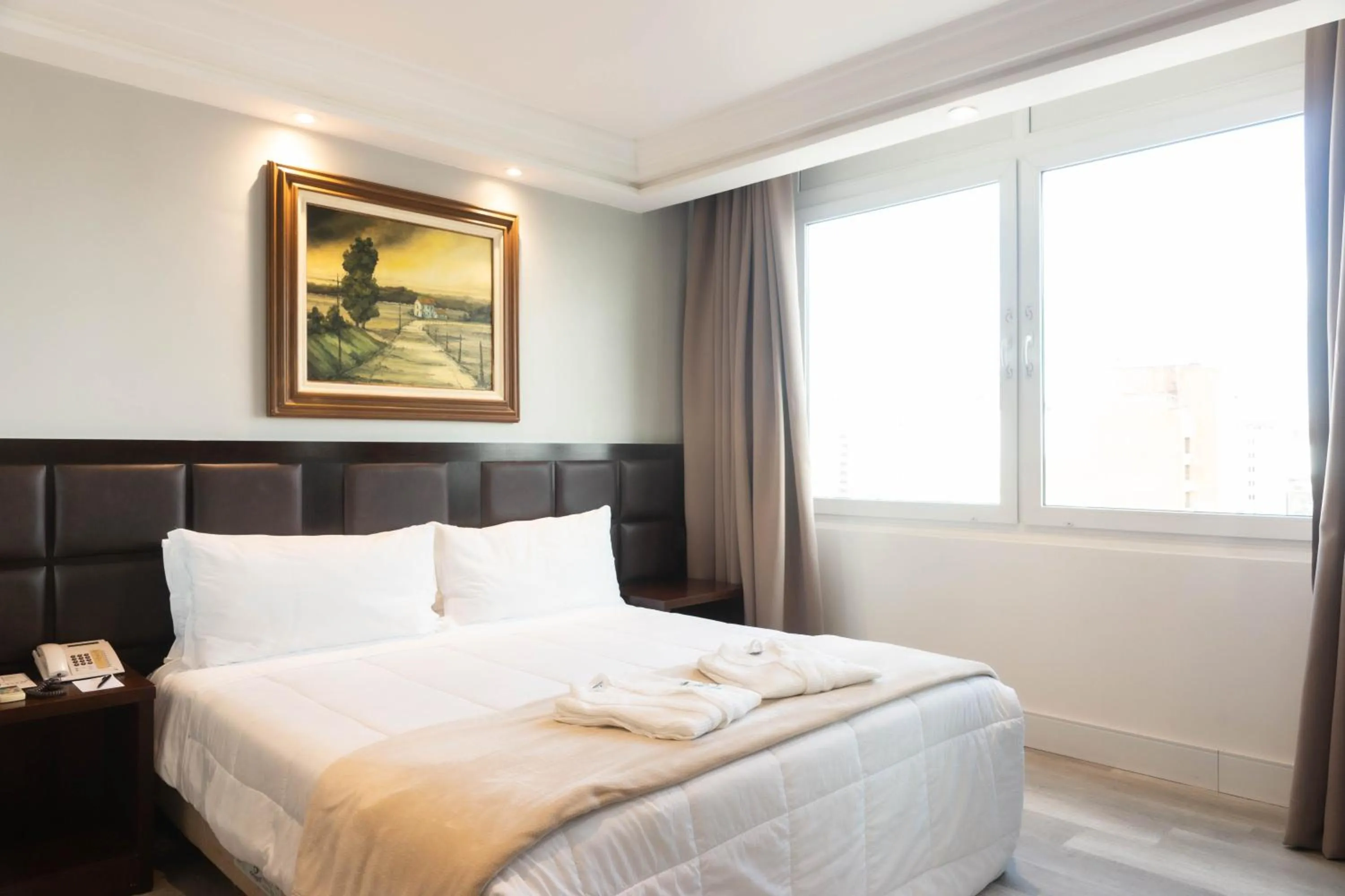 Bed in Plaza São Rafael Hotel