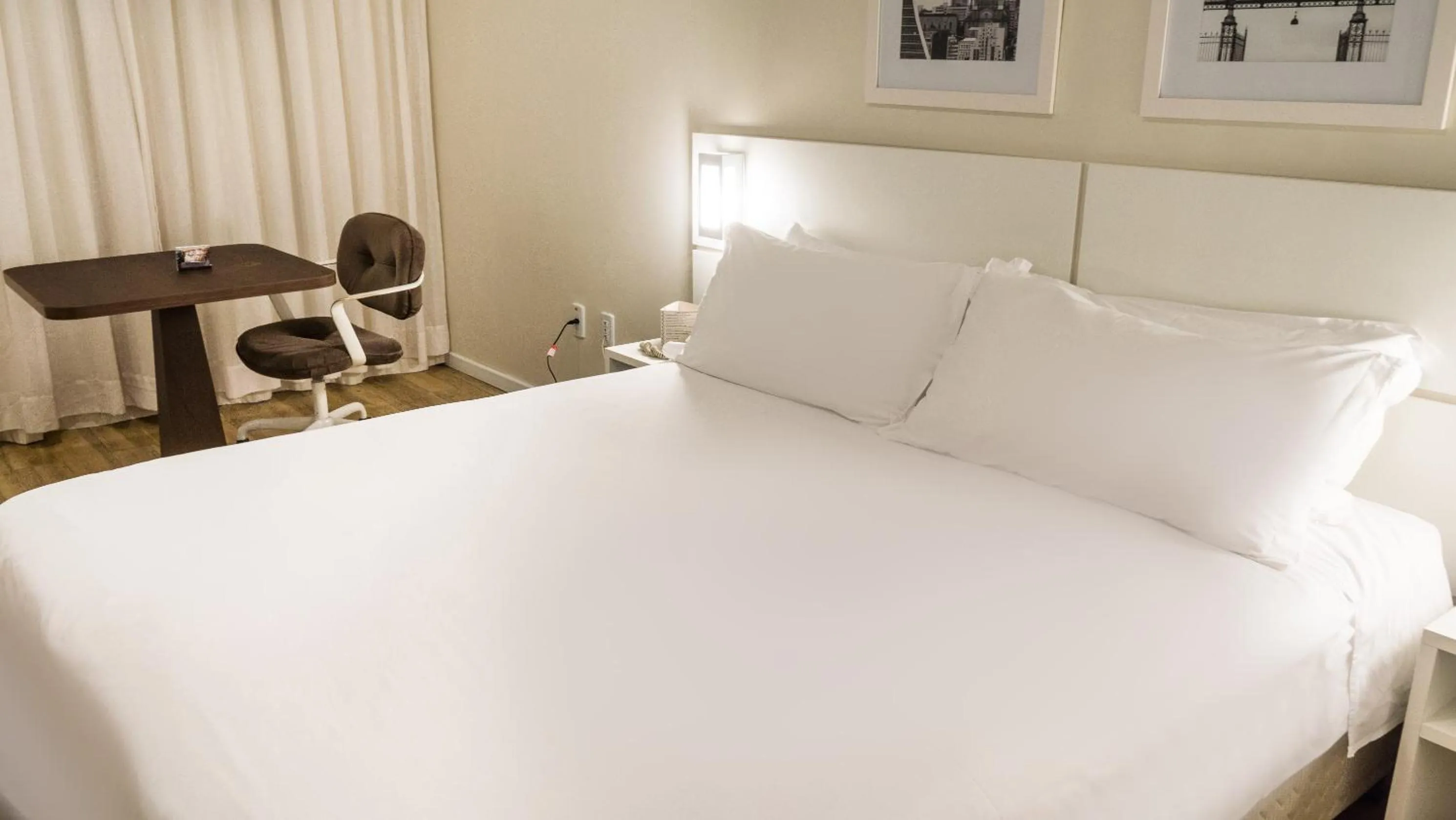 Bed in Plaza São Rafael Hotel