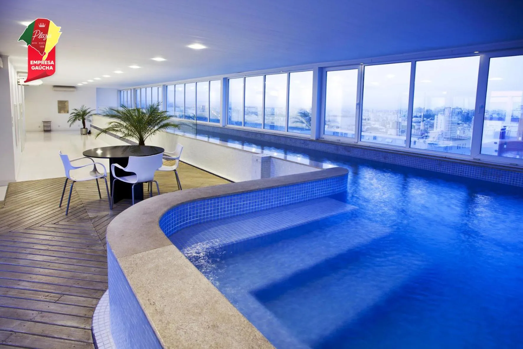 Swimming pool in Plaza São Rafael Hotel