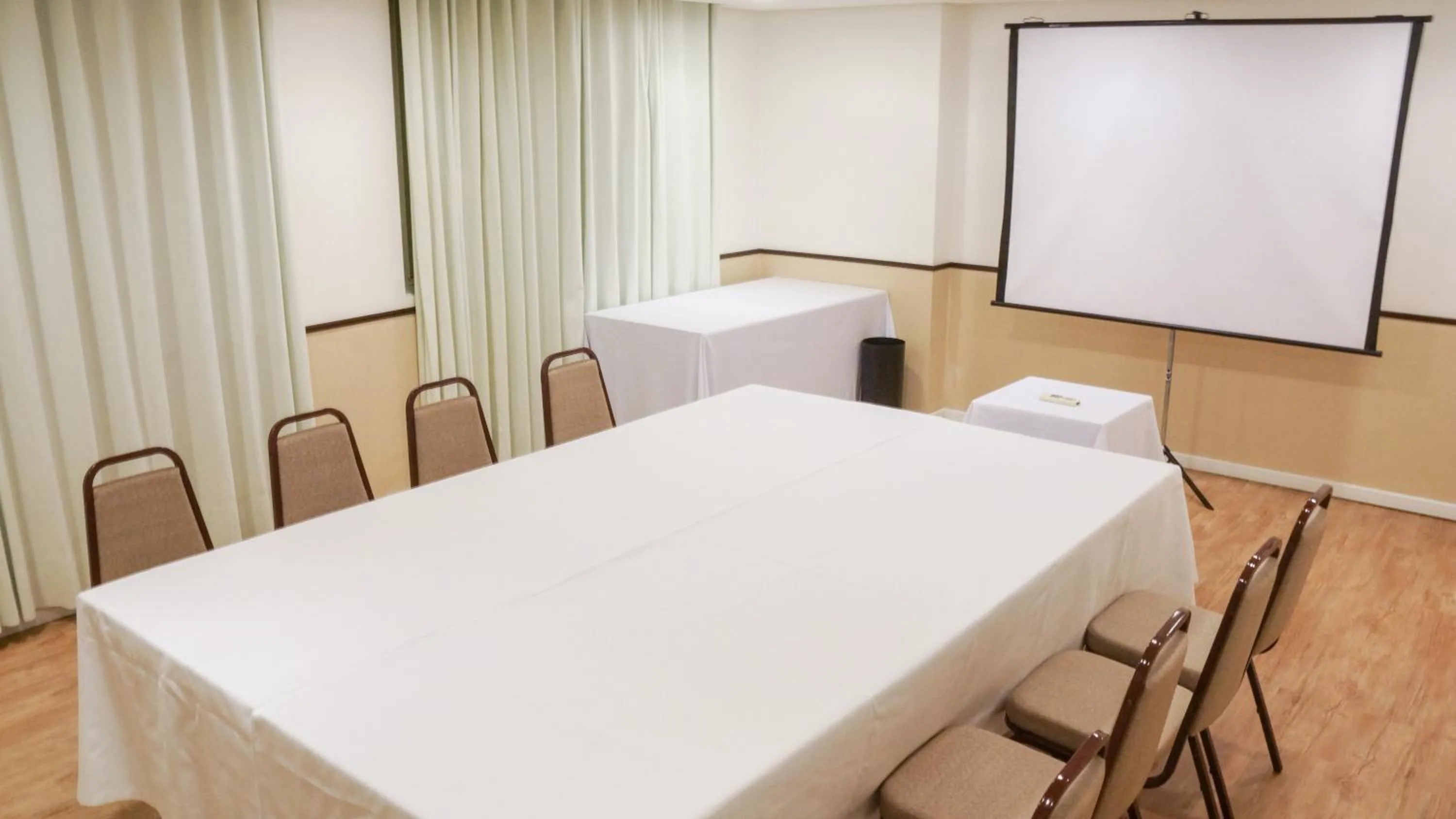 Meeting/conference room in Plaza São Rafael Hotel