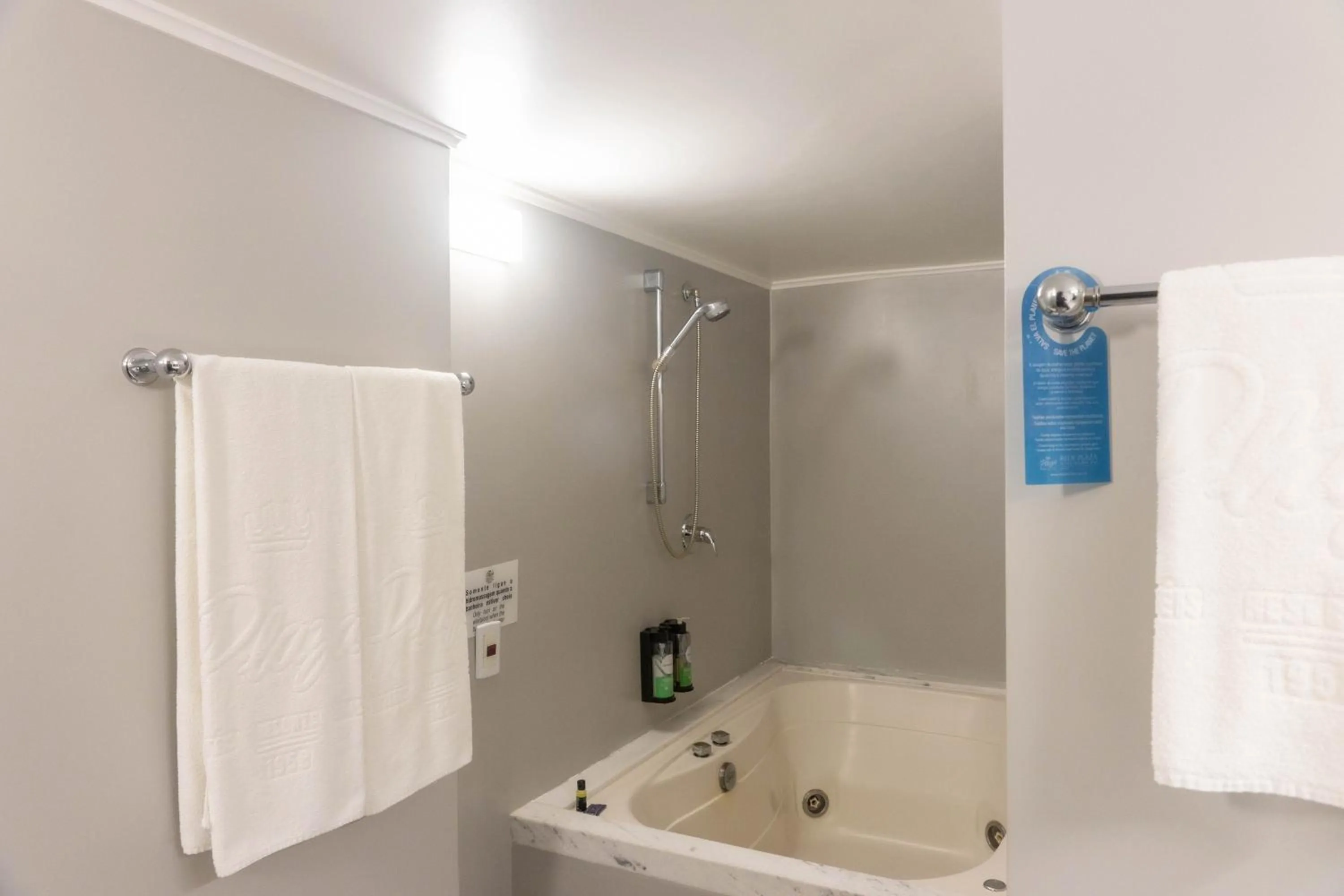 Shower in Plaza São Rafael Hotel