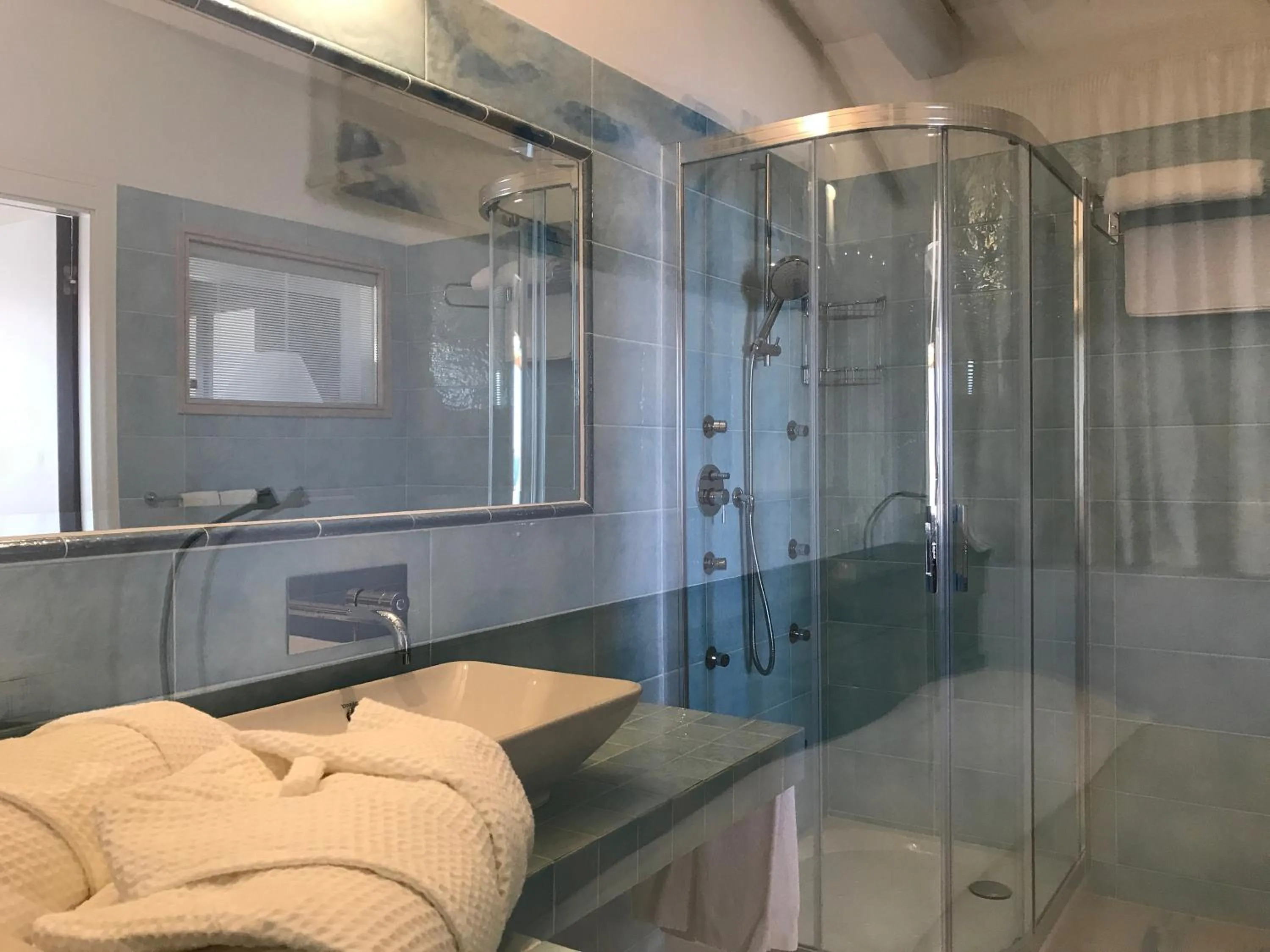 Bathroom in Hotel Punta Est