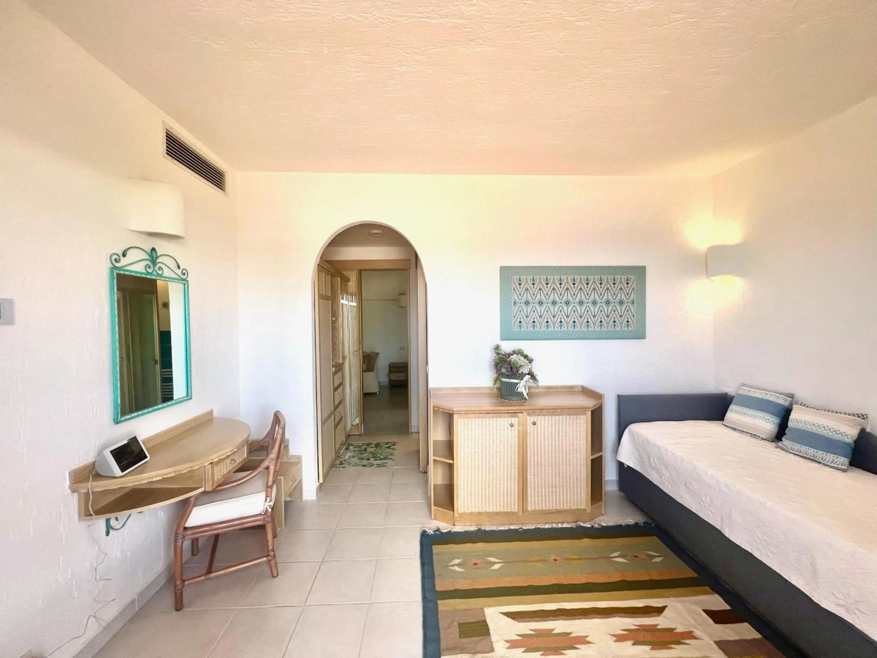 Living room, Bed in Hotel Punta Est