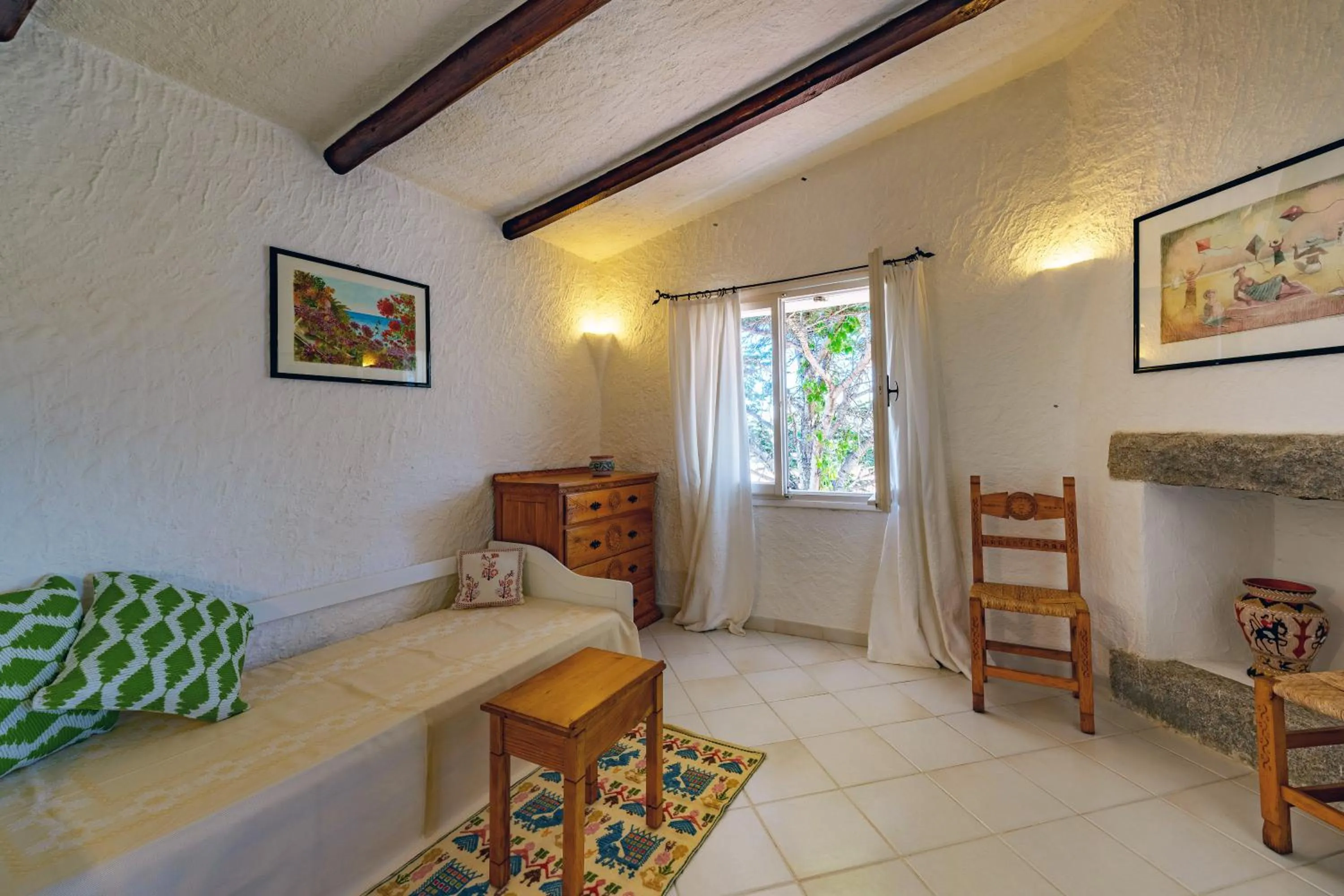 Living room, Bed in Hotel Punta Est