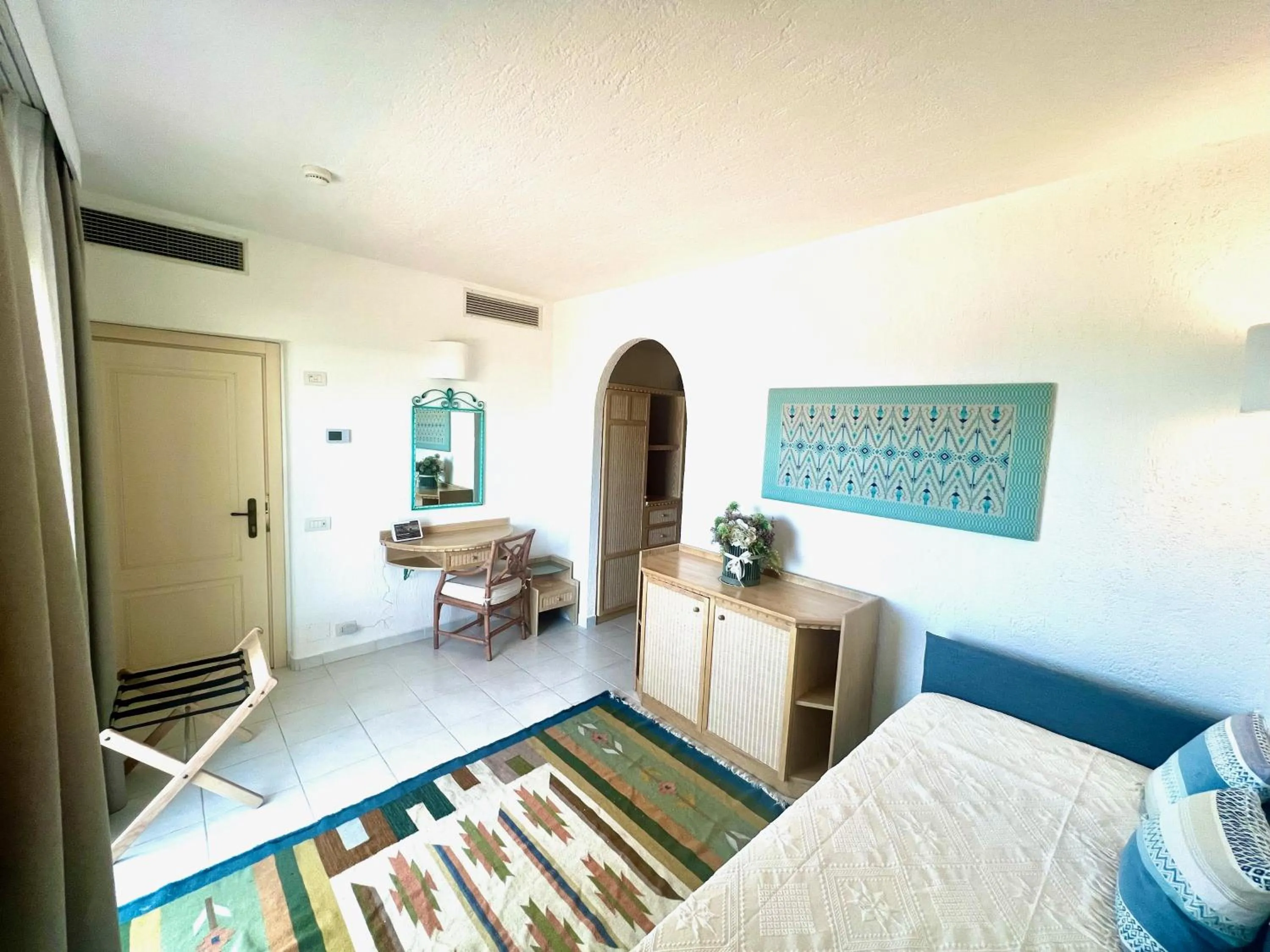 Living room, Bed in Hotel Punta Est