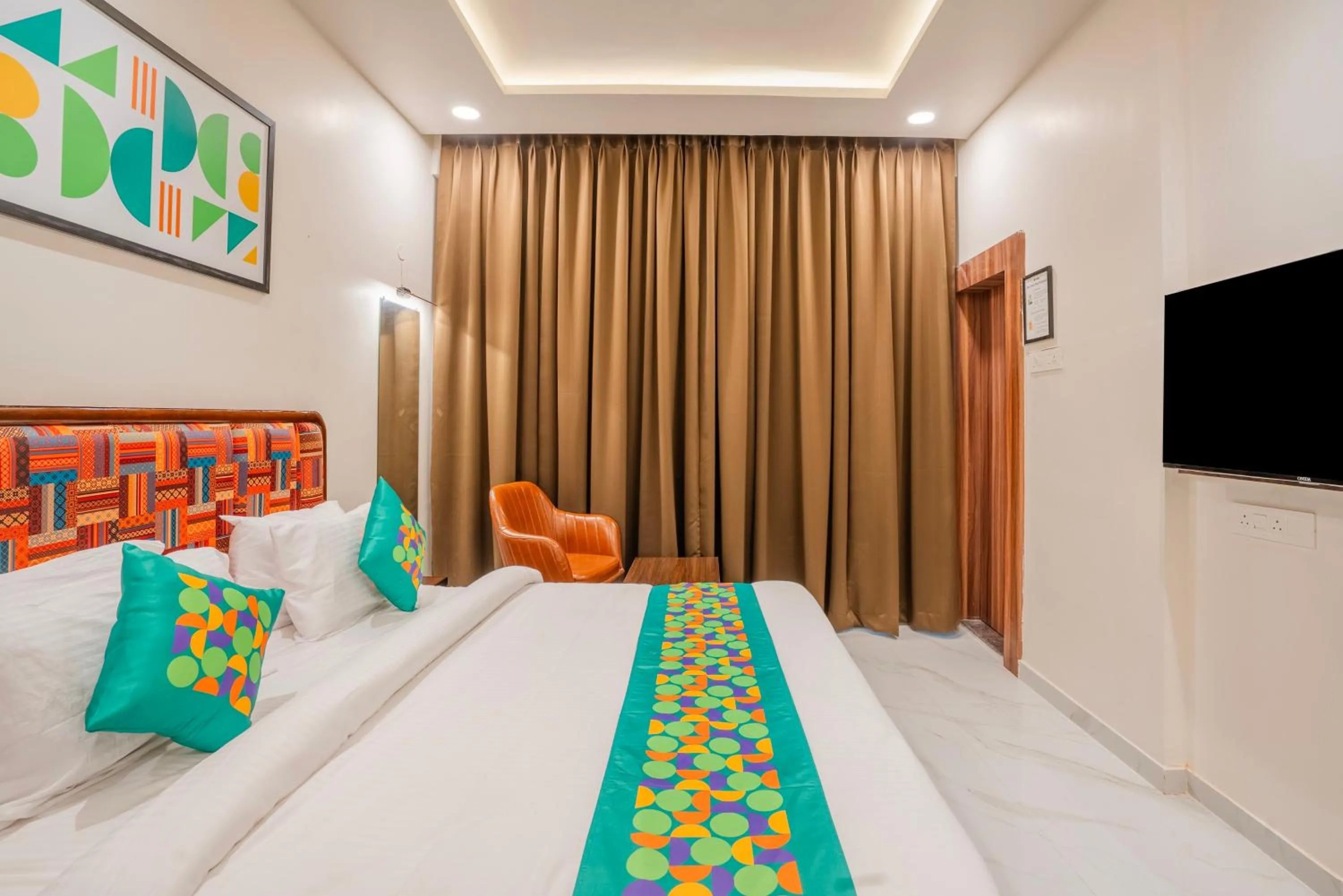 Bedroom, Bed in Treebo Parashar Max