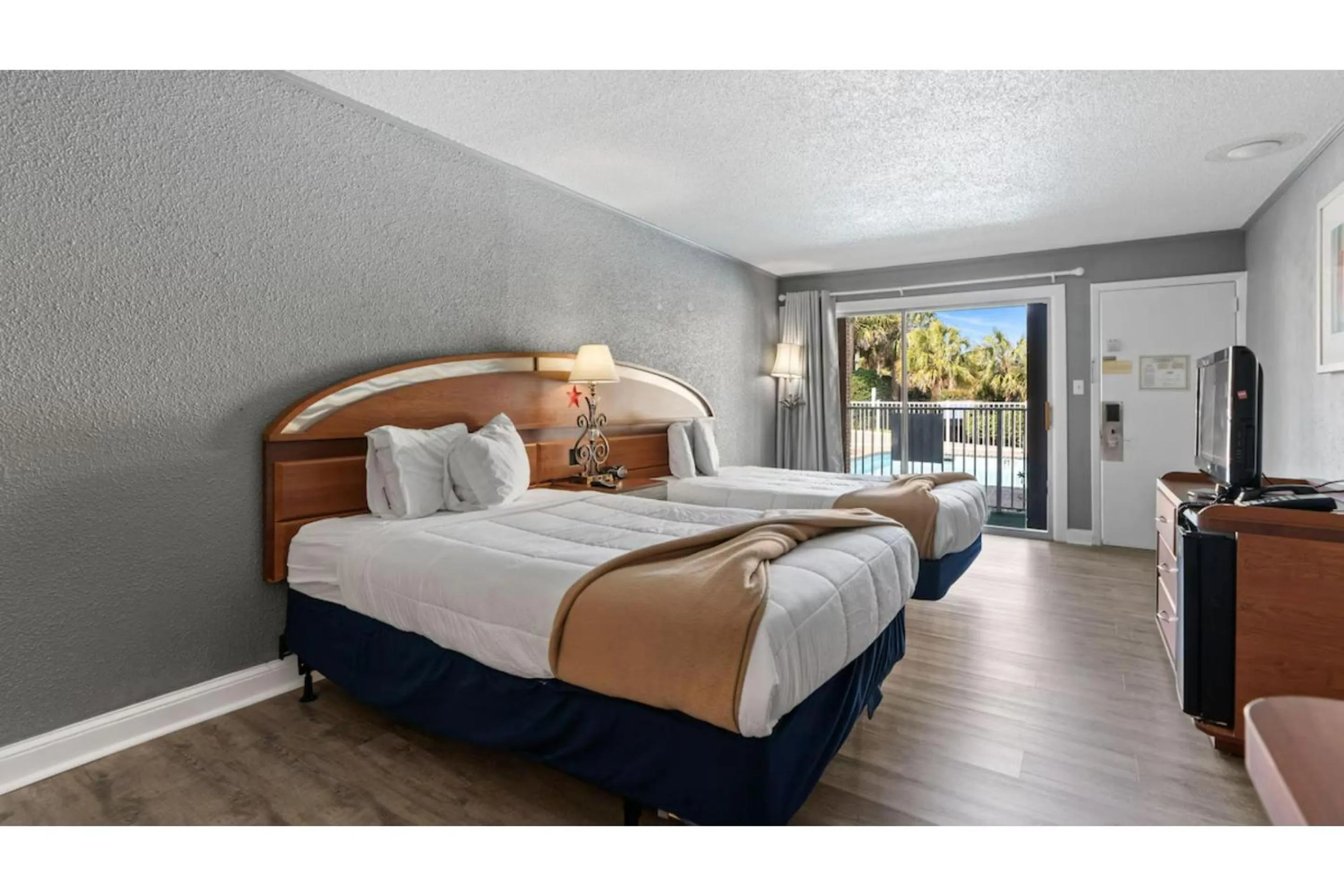 Bedroom in Capital O Sunset Waves