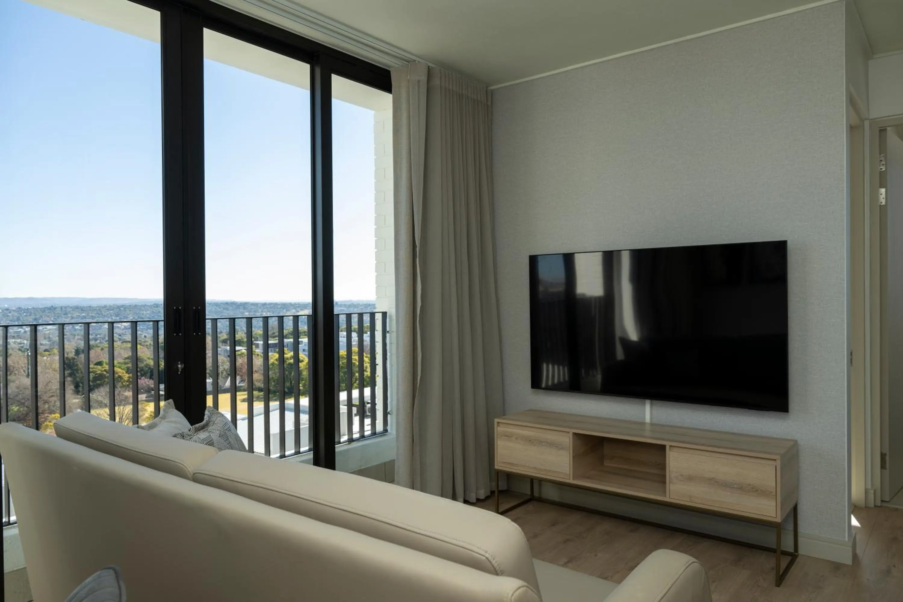 TV and multimedia in One Rosebank Executive Apartment Hotel