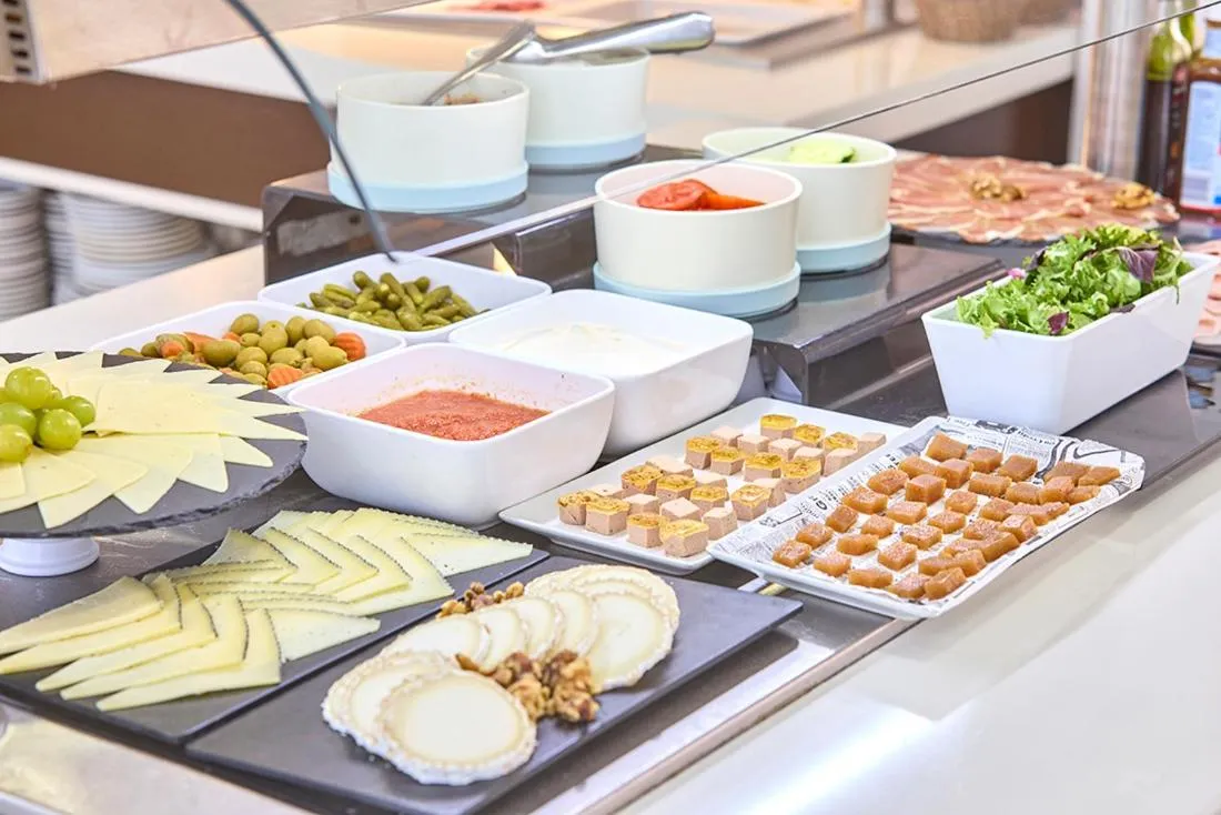 Buffet breakfast in Welikehotel Fenix