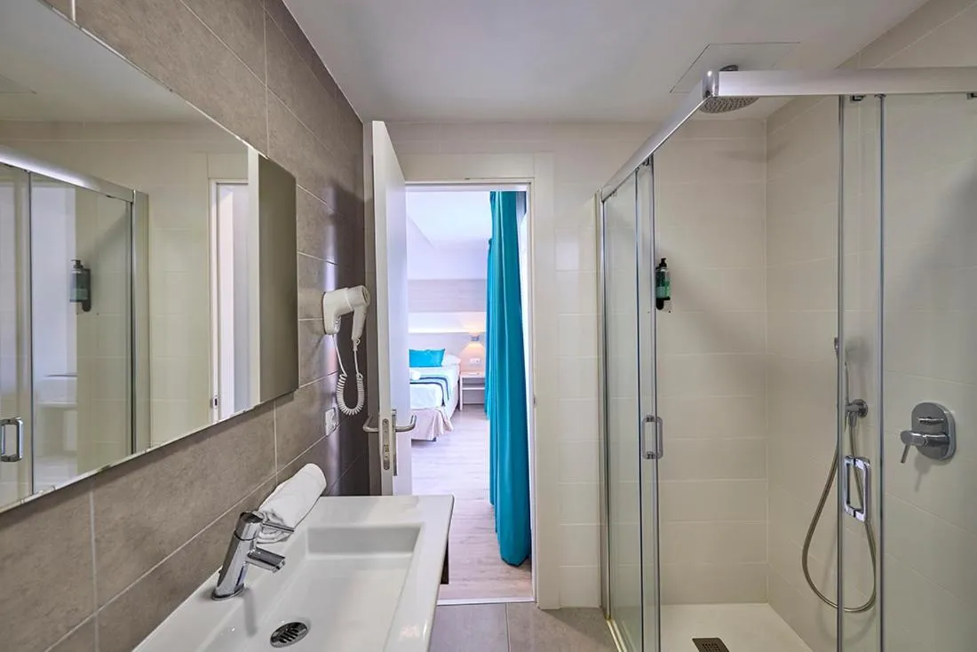Shower in Welikehotel Fenix