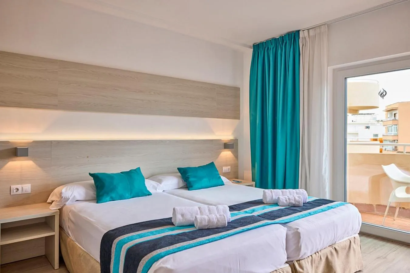 Bed in Welikehotel Fenix