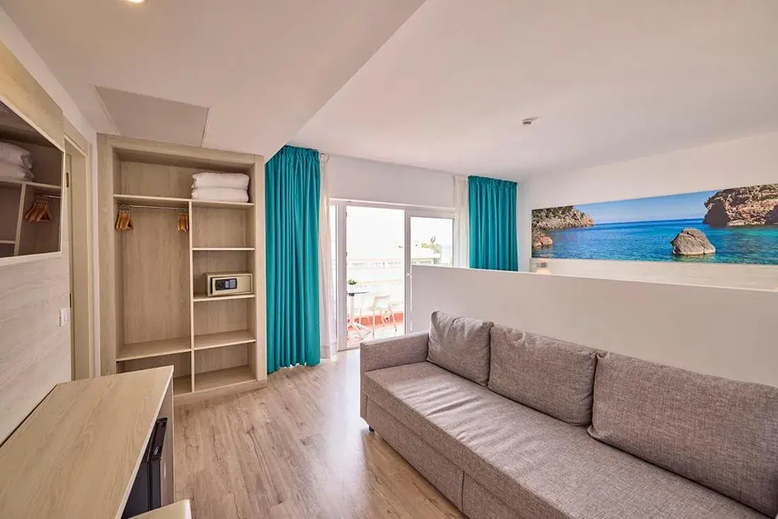 Junior Suite with Balcony in Welikehotel Fenix Junior Suite with Balcony in Welikehotel Fenix