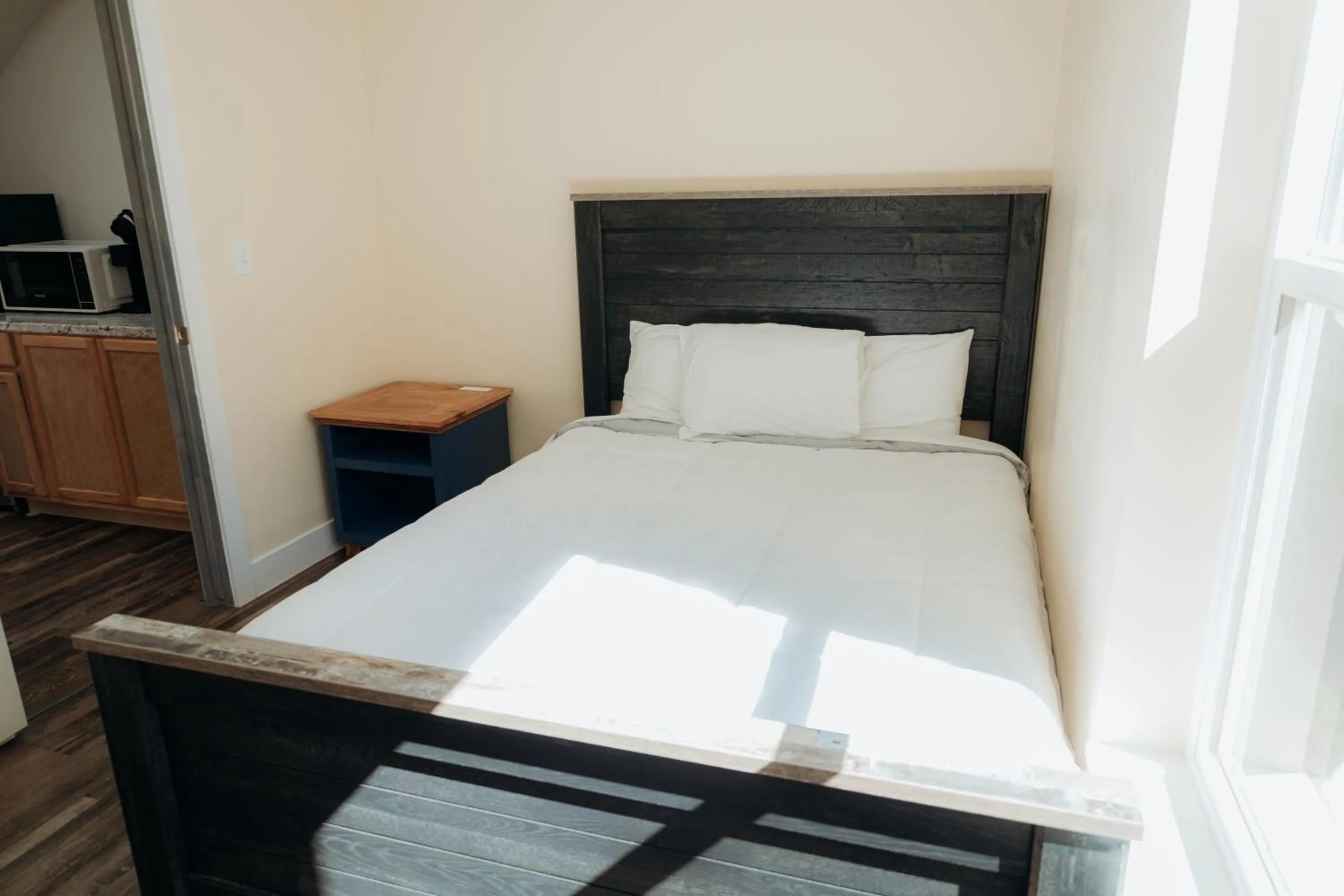 Bedroom, Bed in The IronHorse Inn