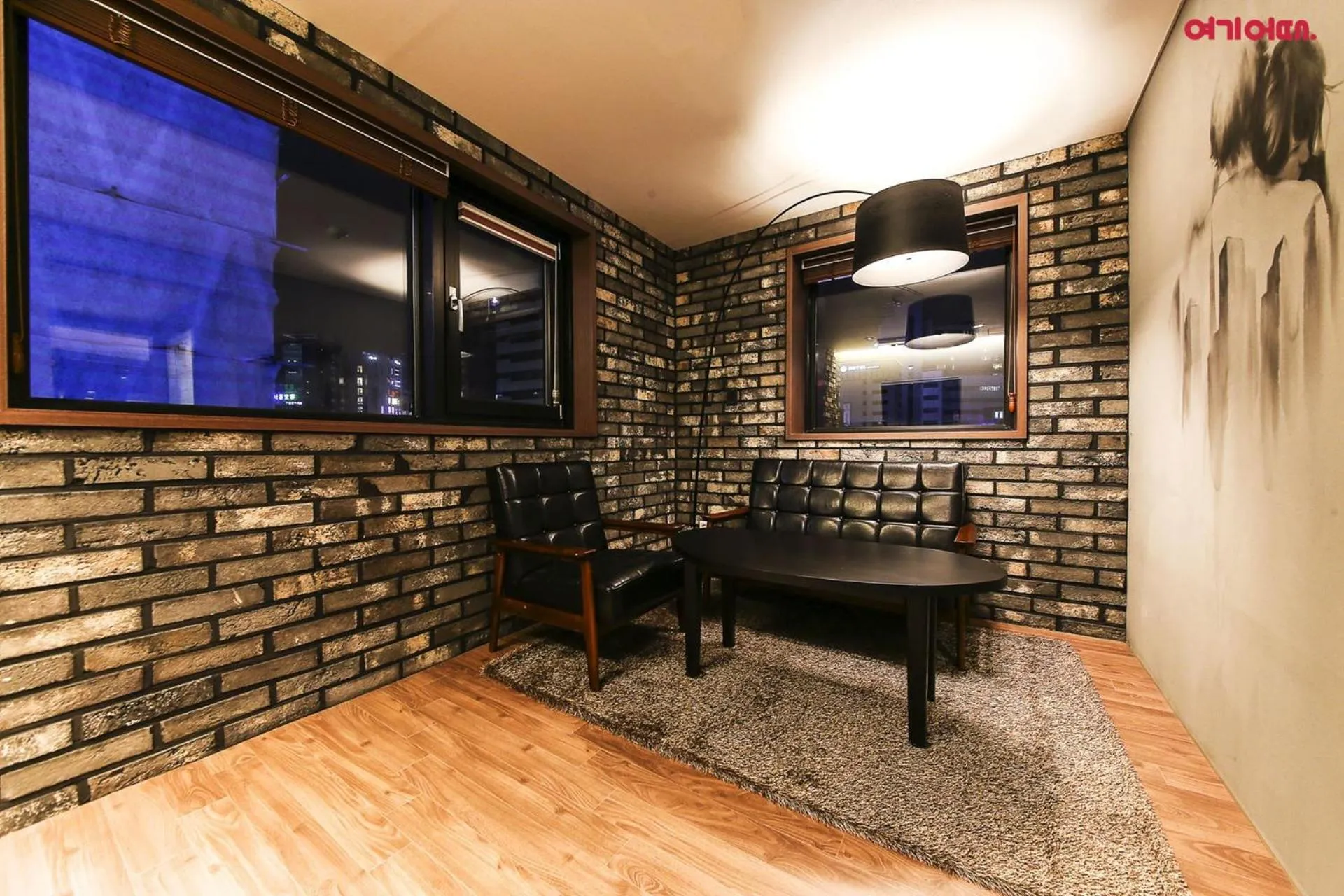 Seating area in Yeongdeungpo Station New York Hotel