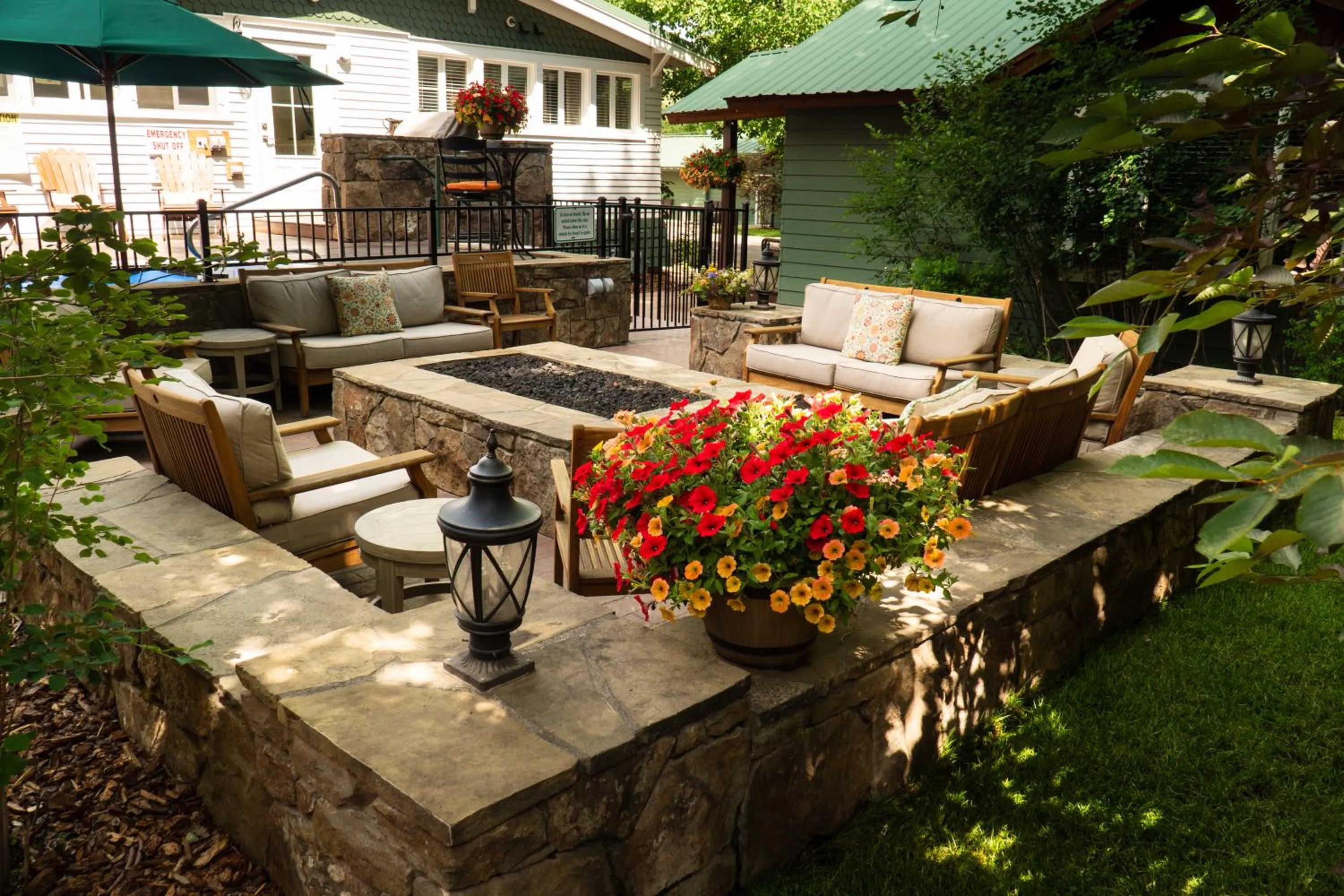 fireplace in Huff House Inn and Cabins