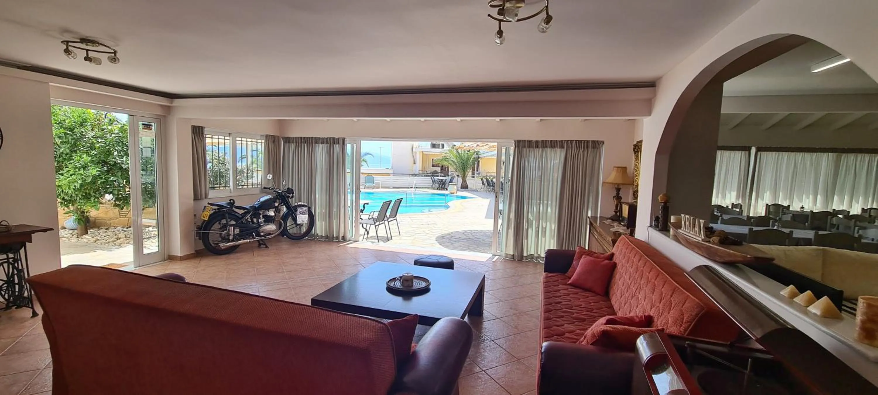 Lobby or reception in Aretousa