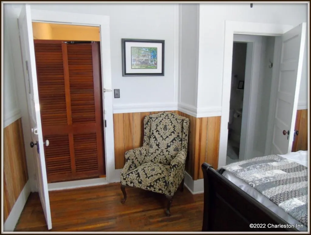 Seating area, Bed in The Charleston Inn Hendersonville NC
