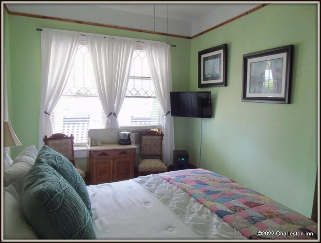 Seating area, Bed in The Charleston Inn Hendersonville NC