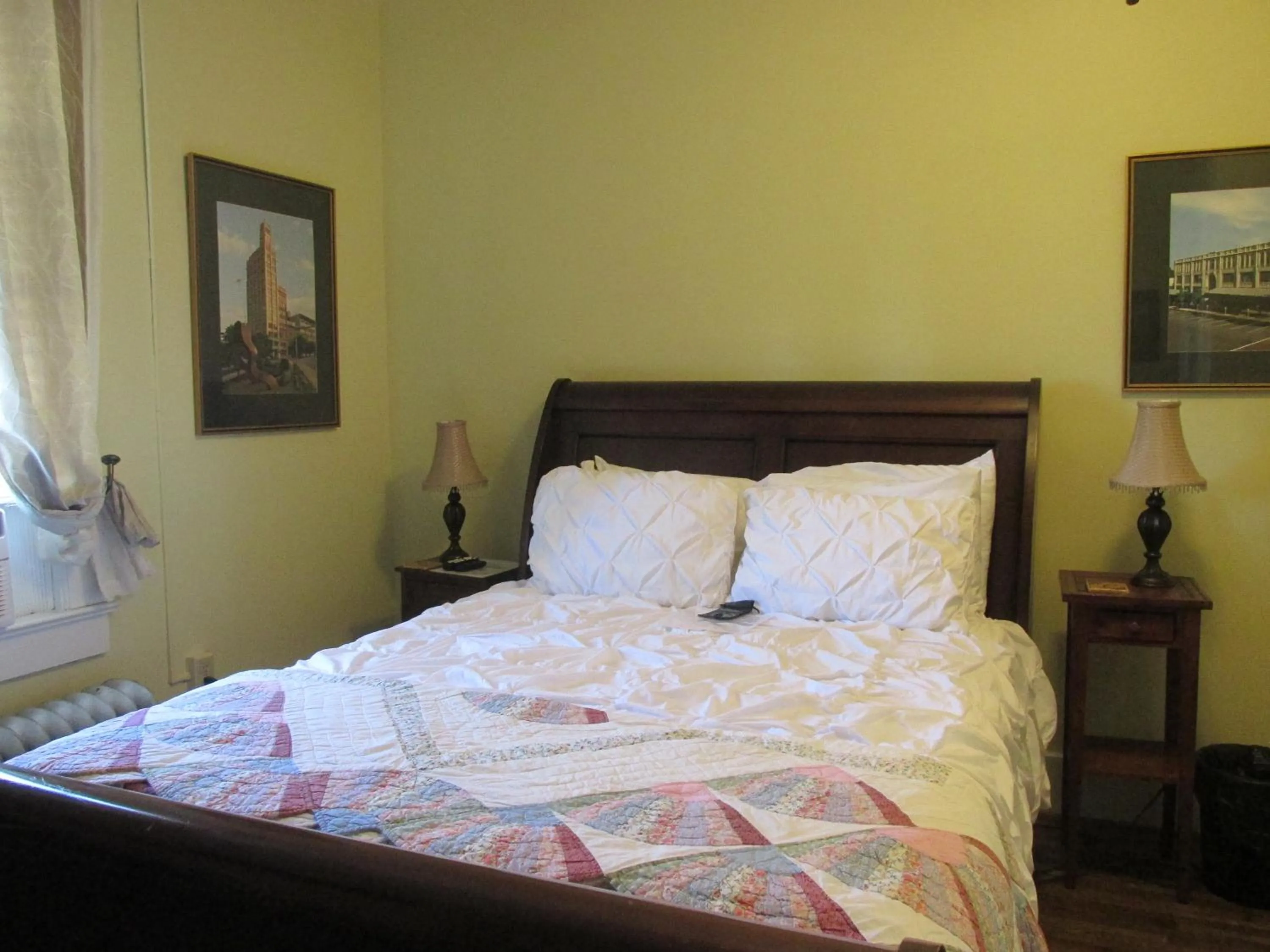 Property building, Bed in The Charleston Inn Hendersonville NC