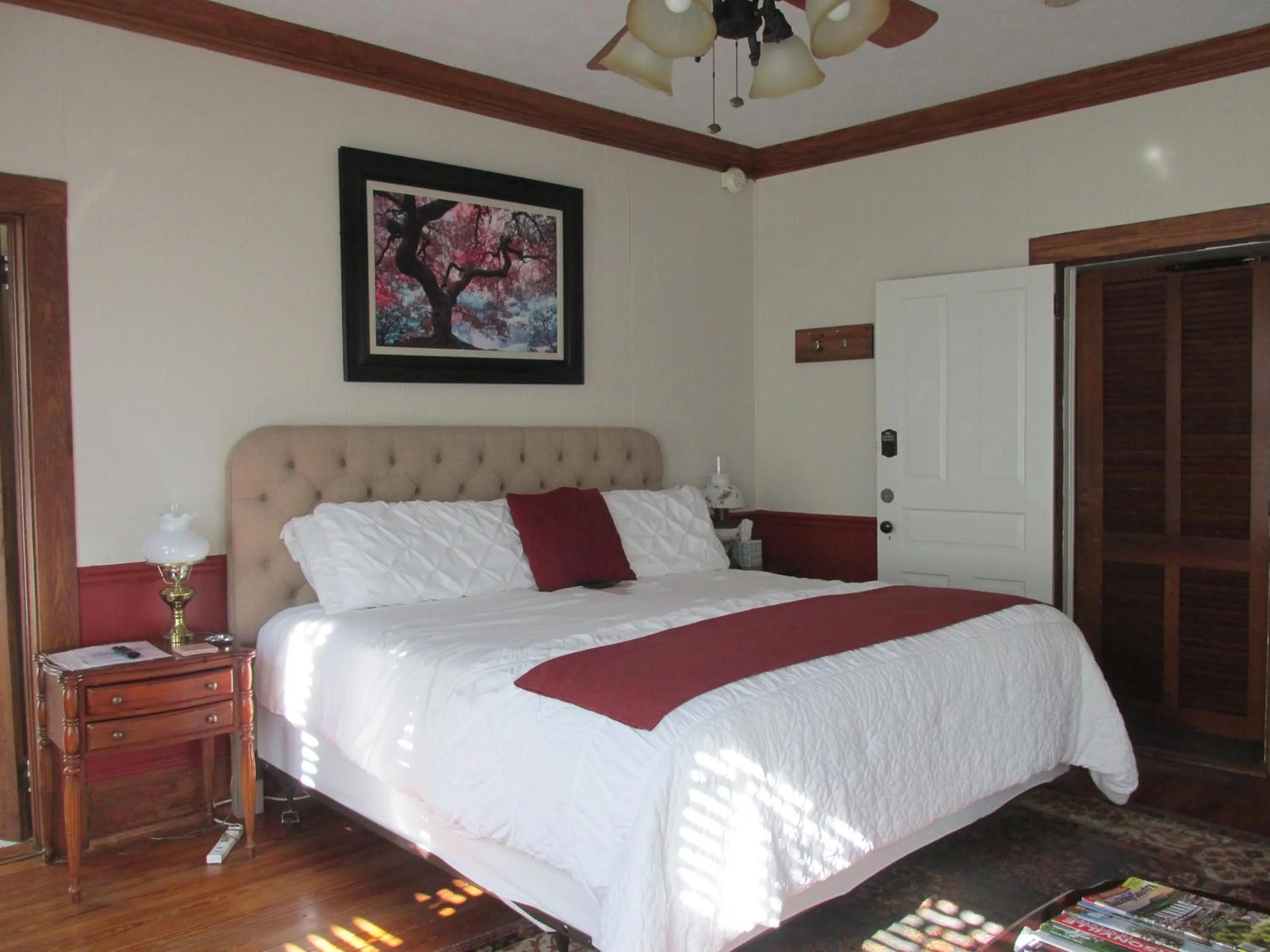 Bedroom, Bed in The Charleston Inn Hendersonville NC