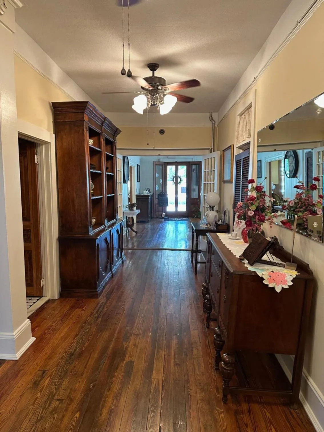 Property building in The Charleston Inn Hendersonville NC