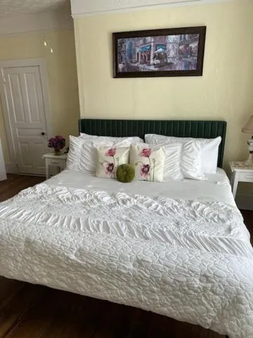 Bedroom, Bed in The Charleston Inn Hendersonville NC