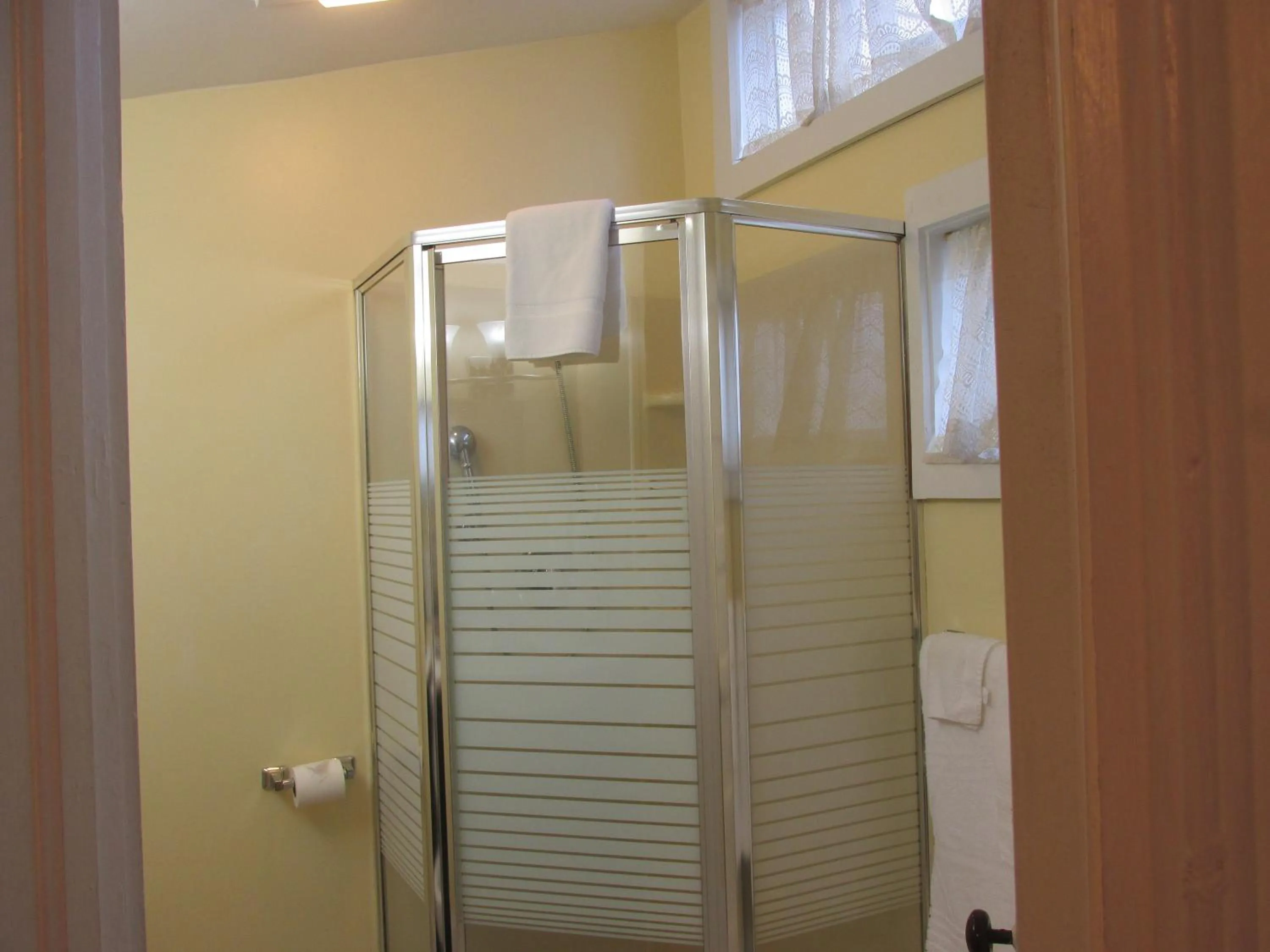 Shower in The Charleston Inn Hendersonville NC