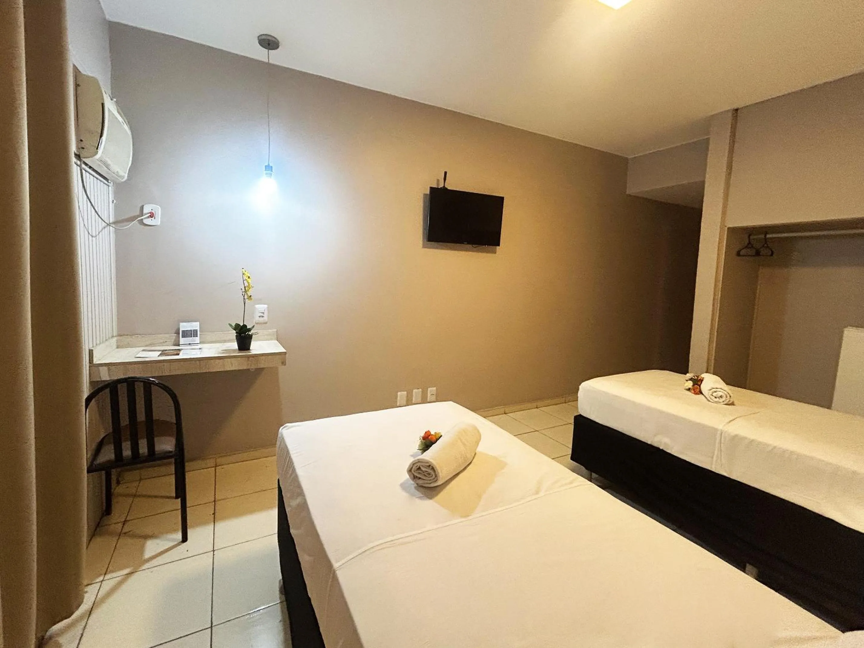 Bed in Hotel Econotel by Bsb Inn