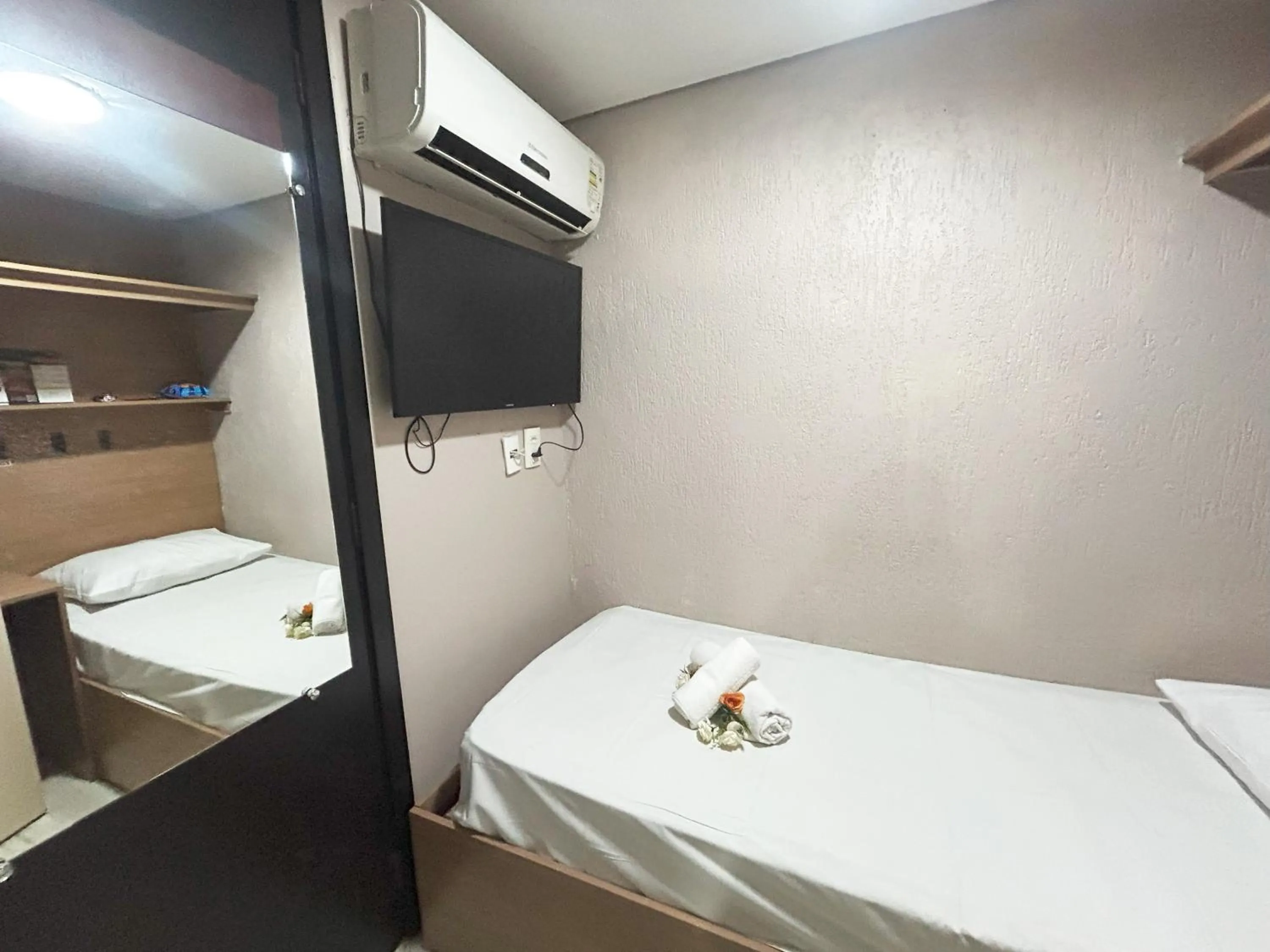 Bed in Hotel Econotel by Bsb Inn