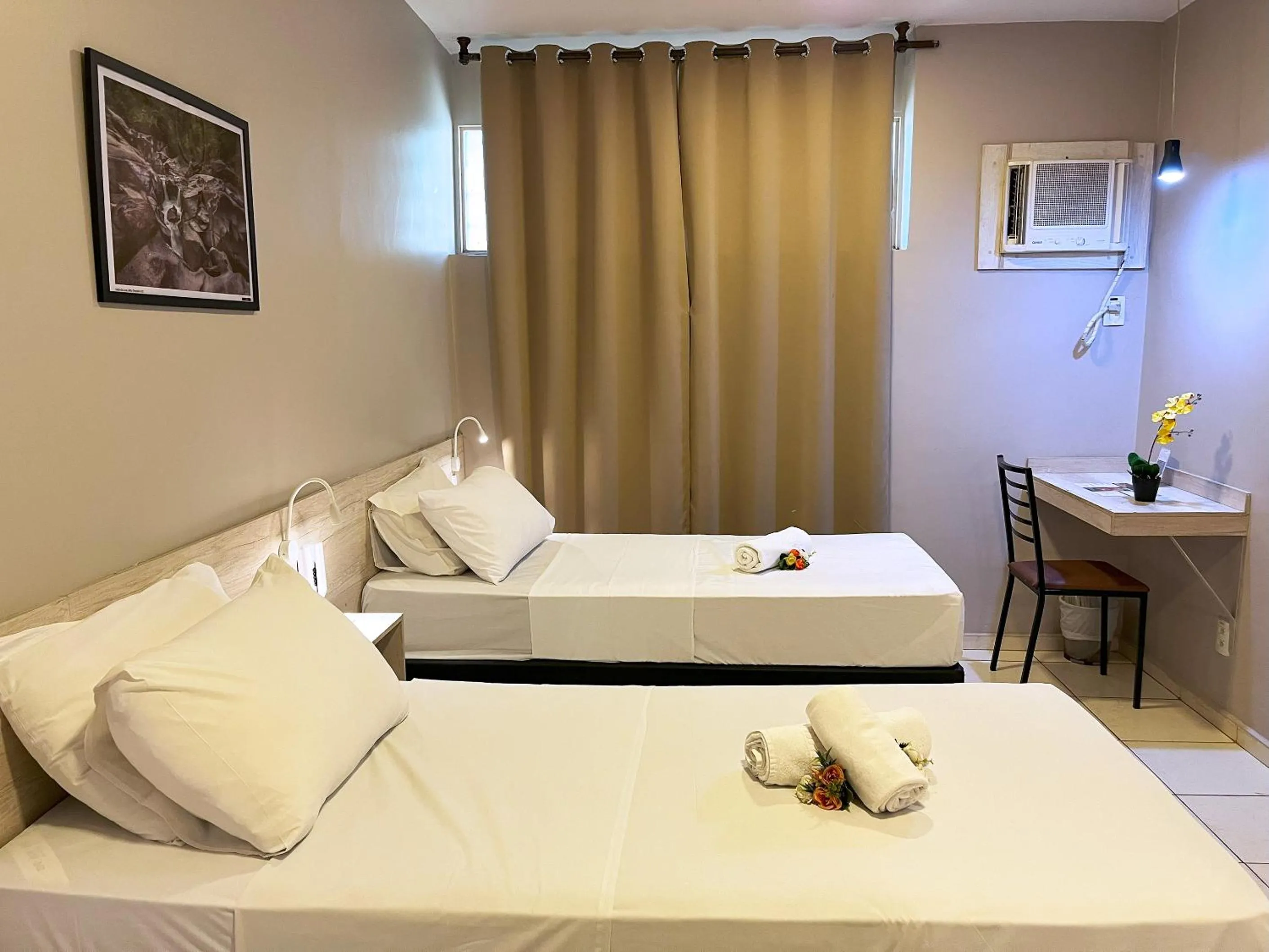 Bed in Hotel Econotel by Bsb Inn