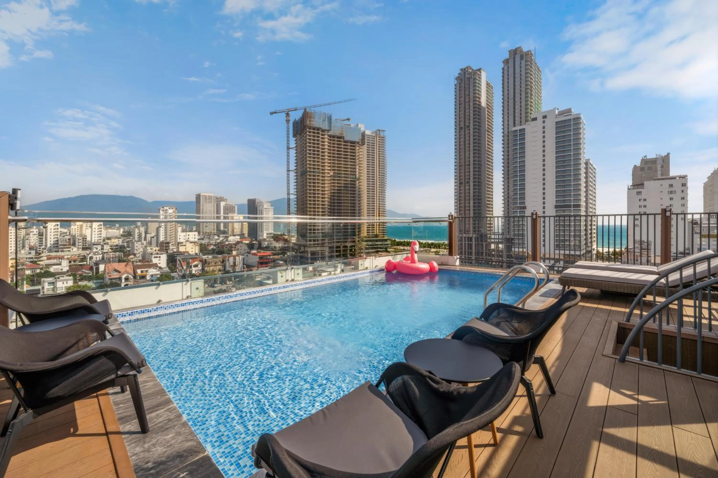 Restaurant/places to eat in Amber Bay Hotel & Suites Da Nang