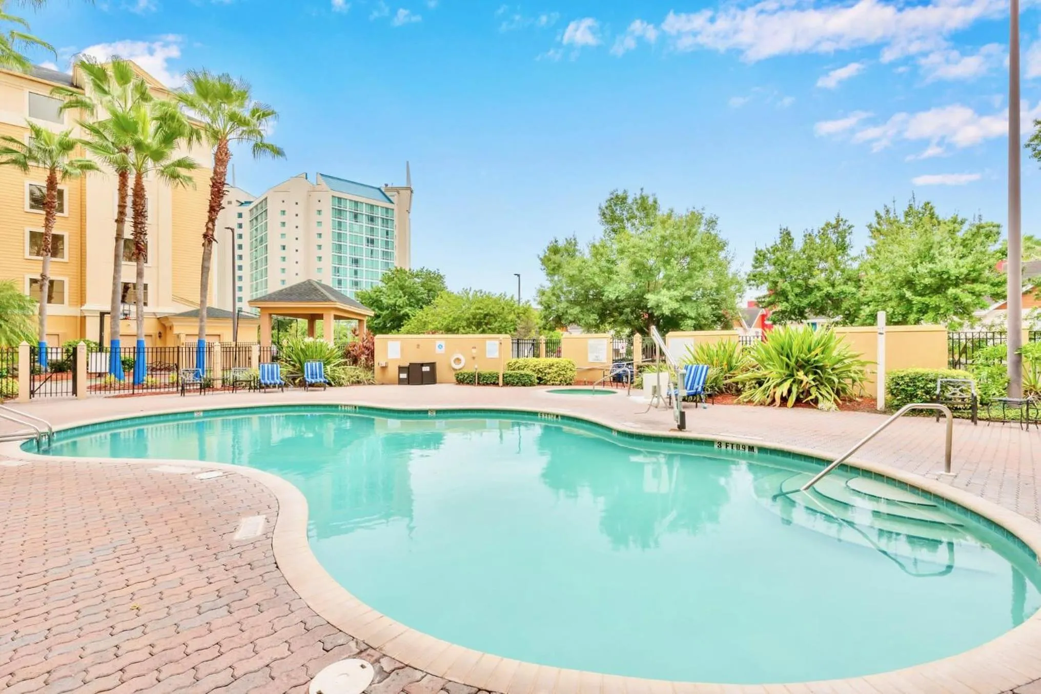 Comfortable Suite Near Disney w Pool and Hot Tub