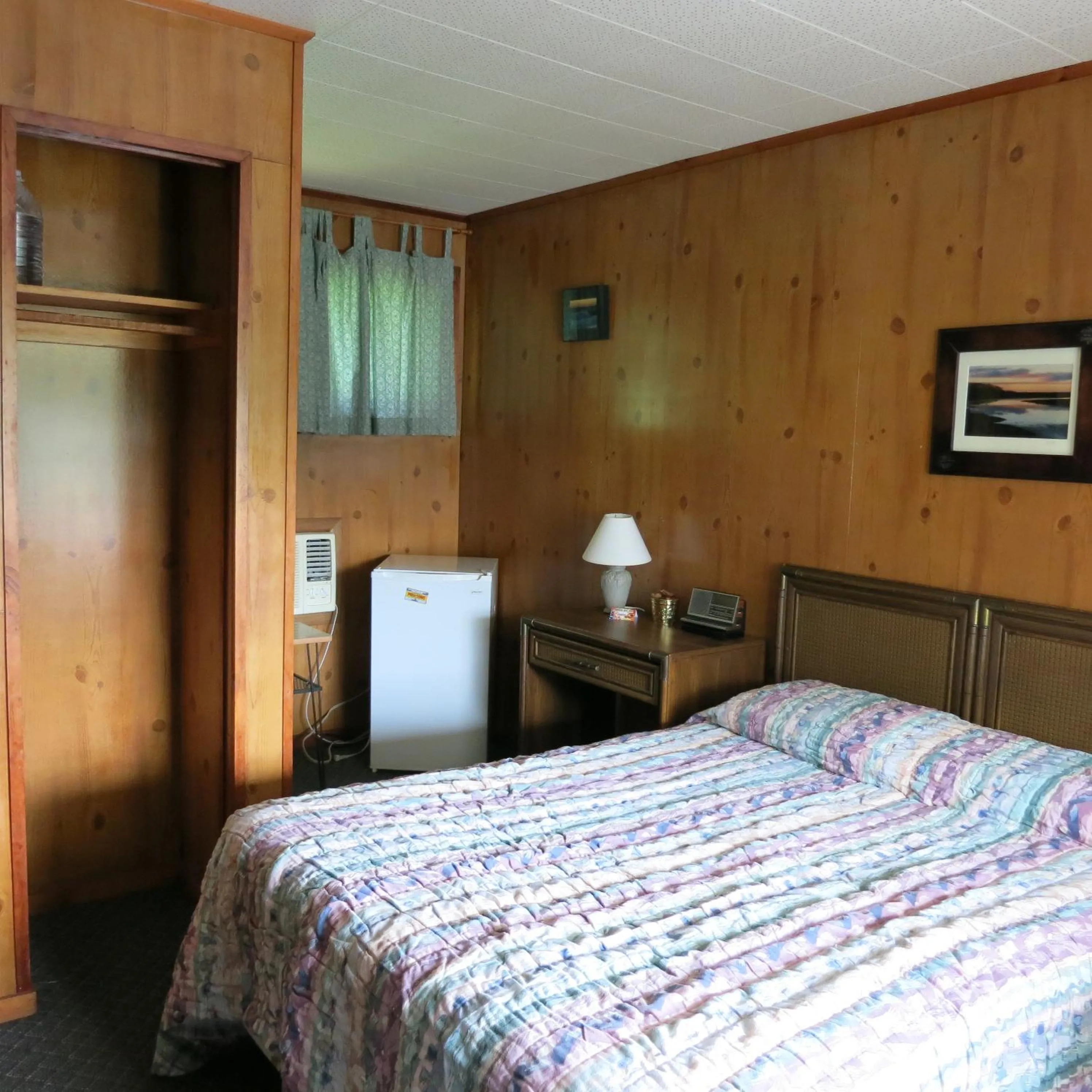 Bed in The Austin Inn