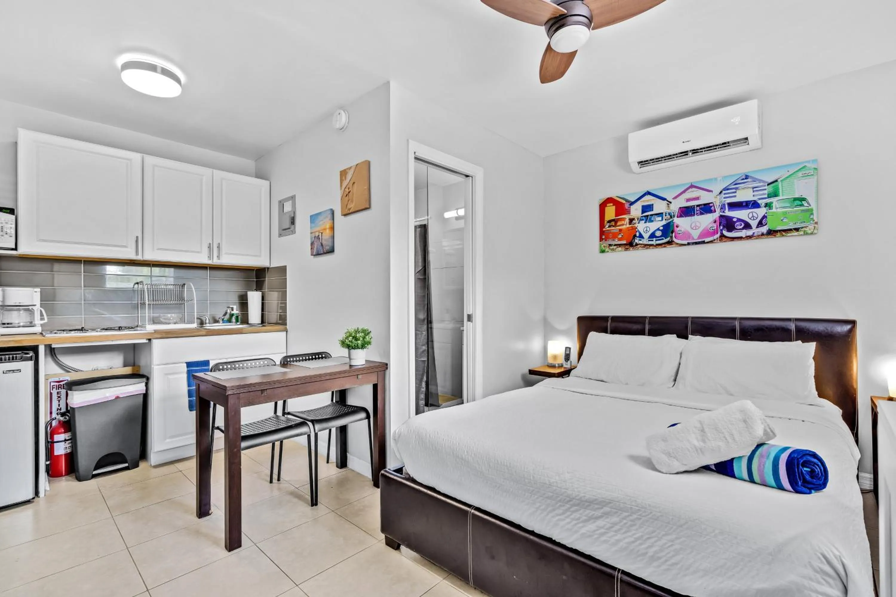 Photo of the whole room in The Blue House Fort Lauderdale Airport/Cruise