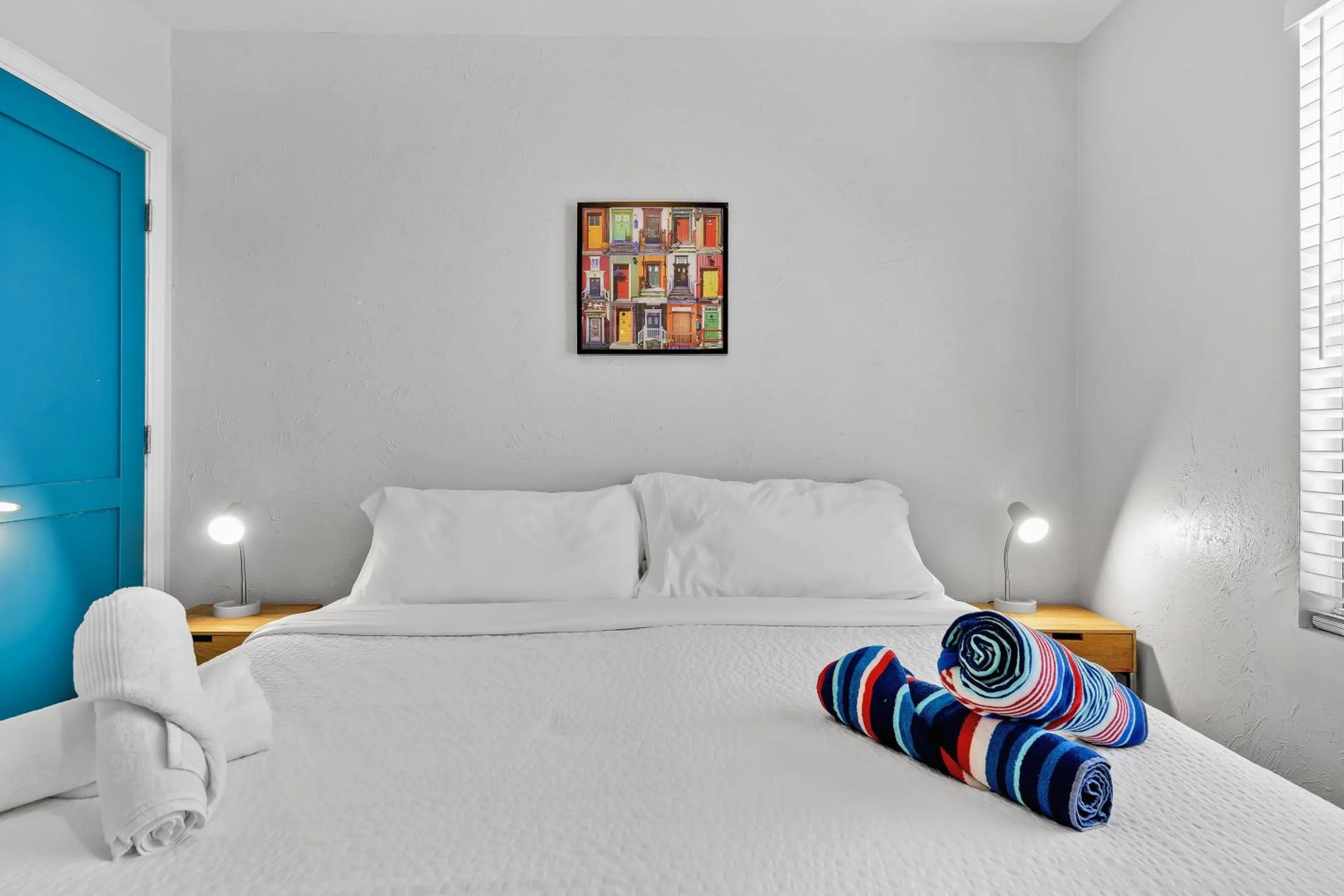 Bed in The Blue House Fort Lauderdale Airport/Cruise